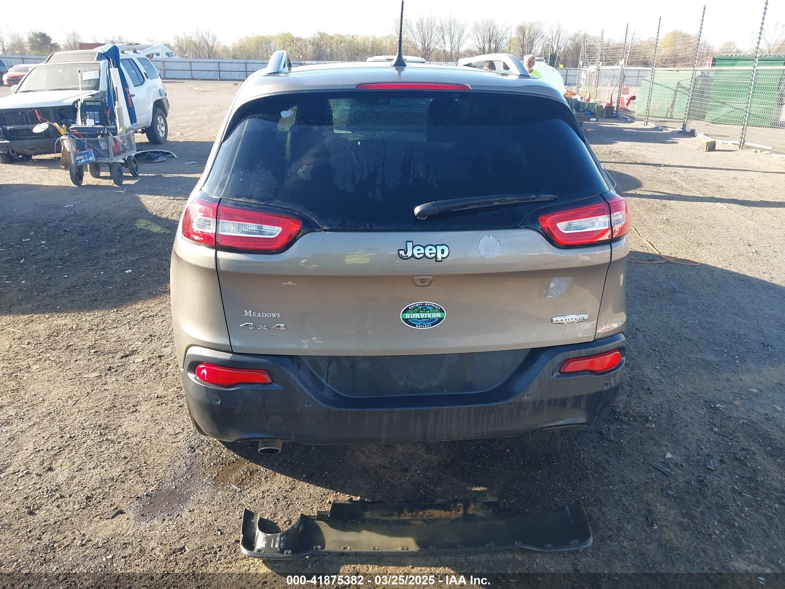 2018 Jeep Cherokee Latitude Plus 4x4 Gray vin: 1C4PJMLB7JD576453