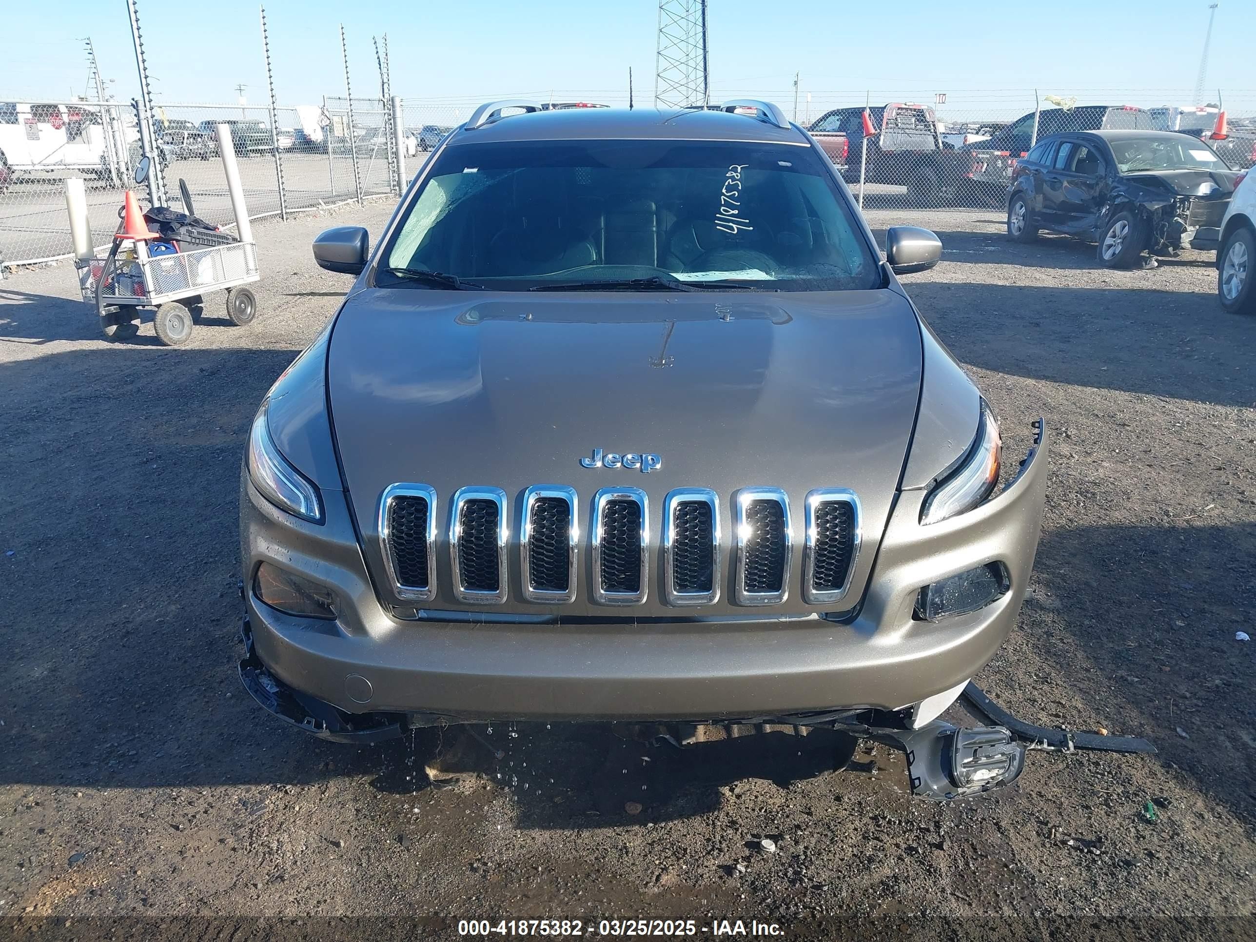 2018 Jeep Cherokee Latitude Plus 4x4 Gray vin: 1C4PJMLB7JD576453