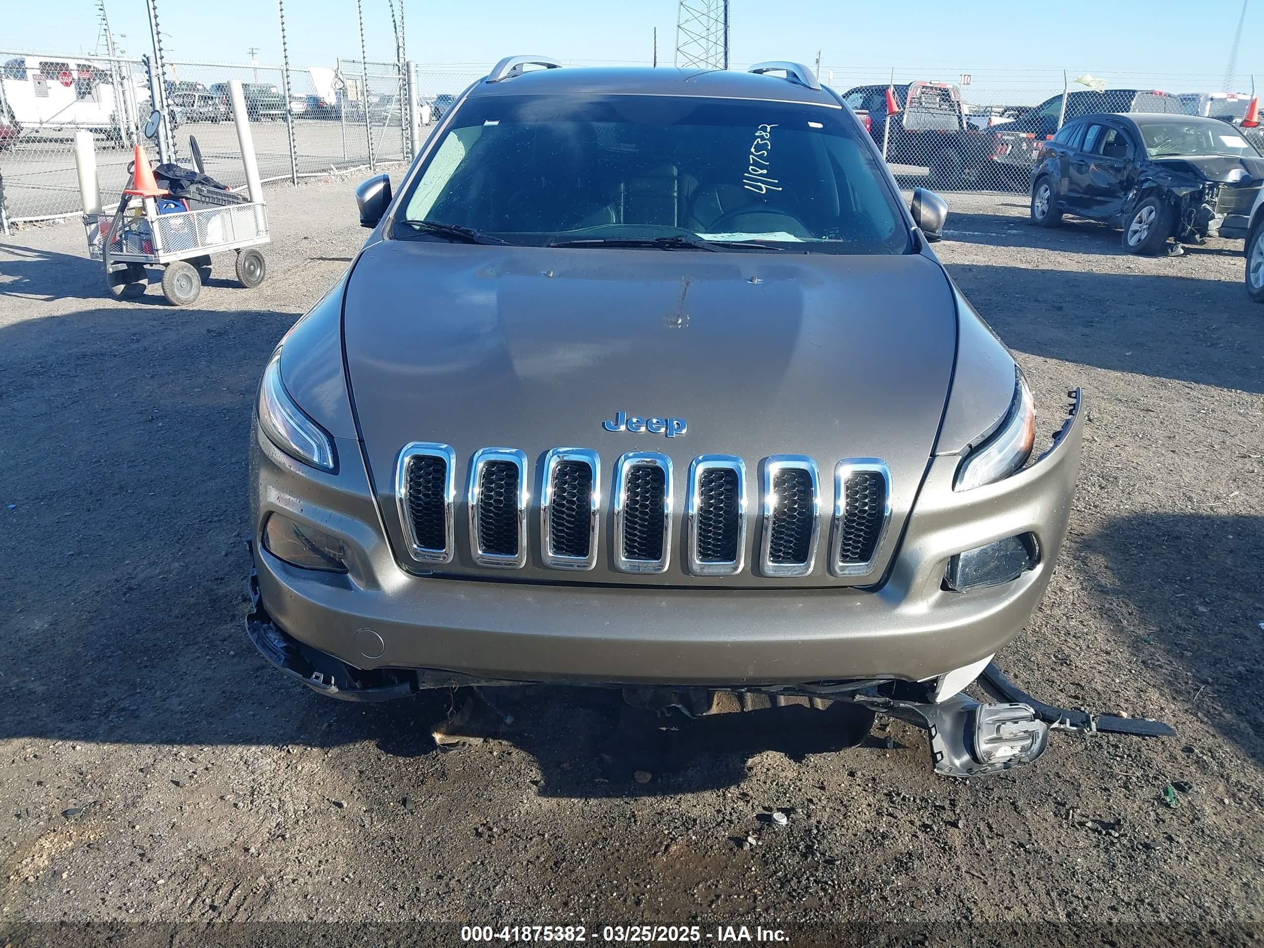 2018 Jeep Cherokee Latitude Plus 4x4 Gray vin: 1C4PJMLB7JD576453