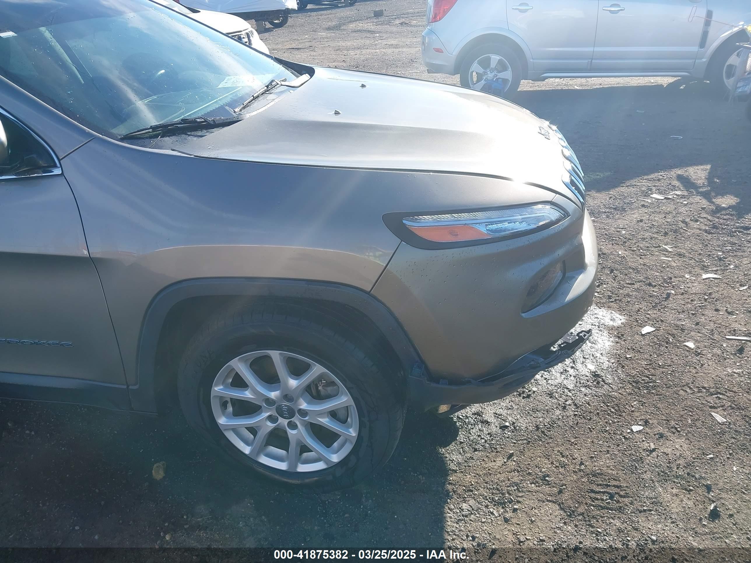 2018 Jeep Cherokee Latitude Plus 4x4 Gray vin: 1C4PJMLB7JD576453