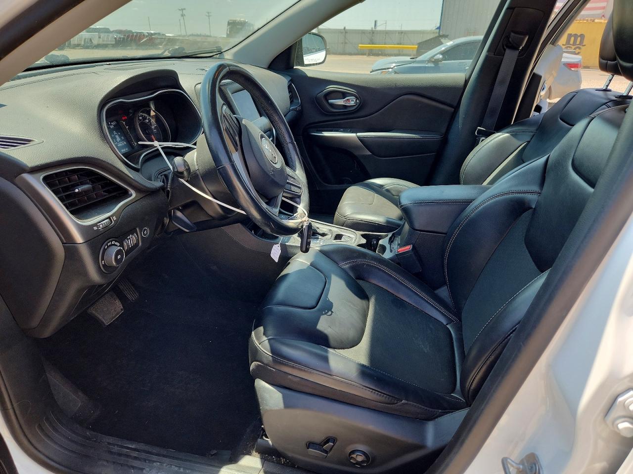 2020 Jeep Cherokee Latitude Plus Белый vin: 1C4PJMLB7LD518491