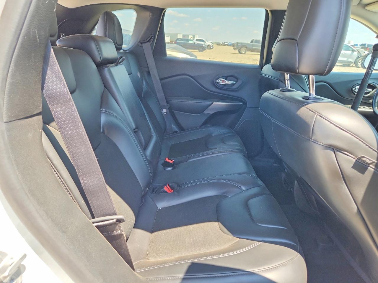 2020 Jeep Cherokee Latitude Plus Белый vin: 1C4PJMLB7LD518491