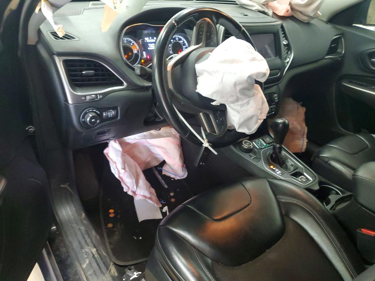 2019 Jeep Cherokee Latitude Plus Black vin: 1C4PJMLB8KD199438