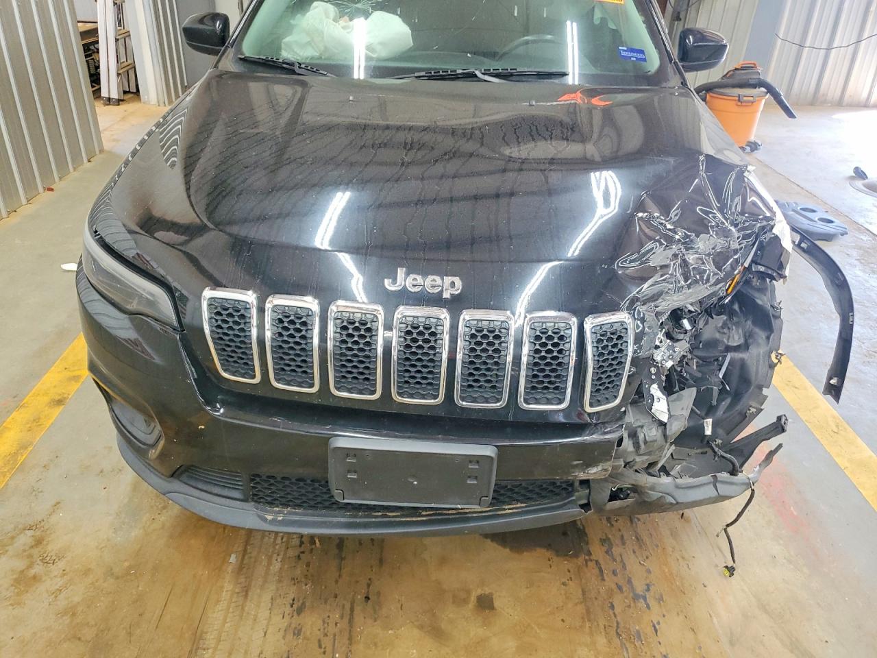 2019 Jeep Cherokee Latitude Plus Black vin: 1C4PJMLB8KD199438