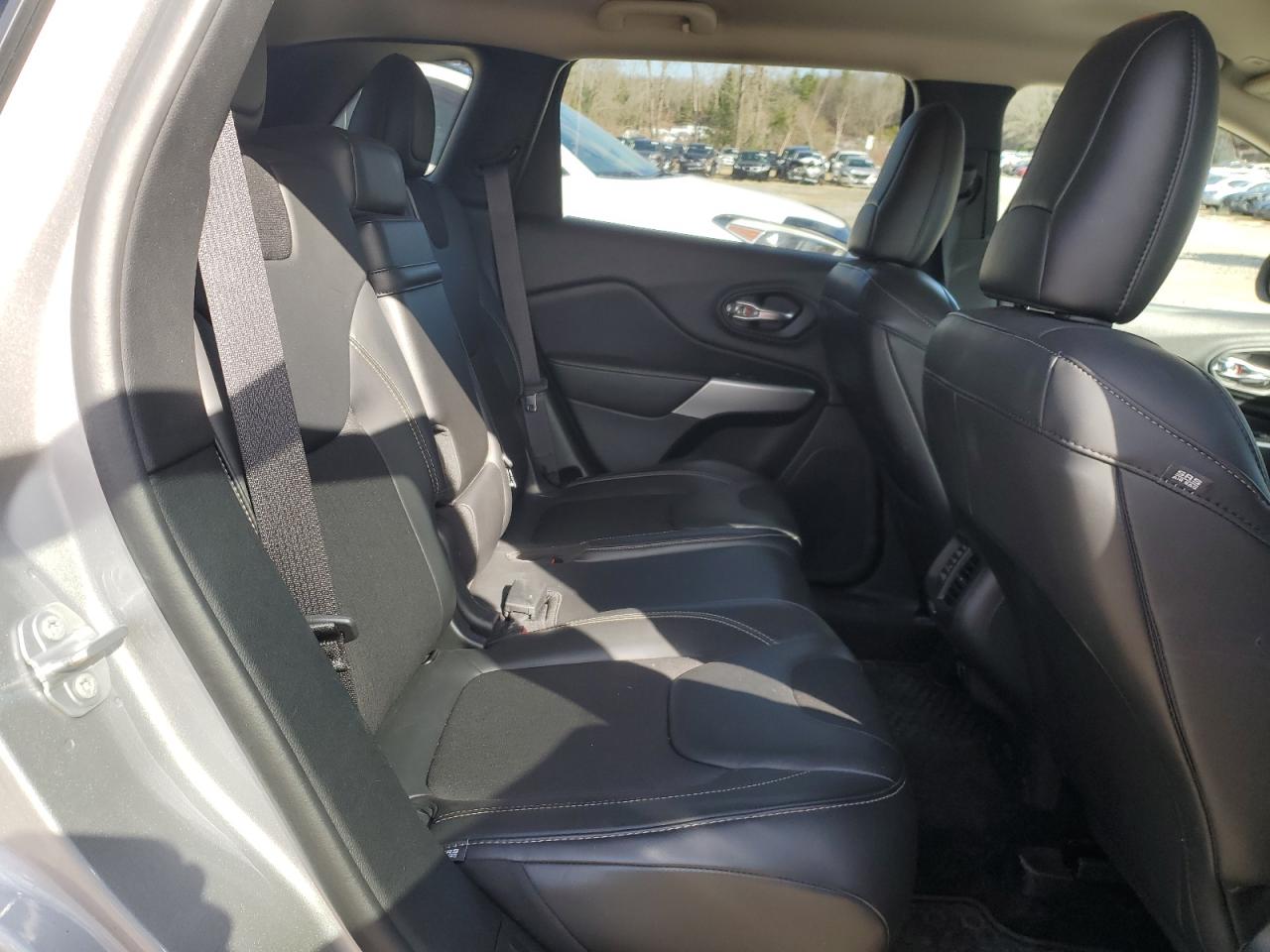 2018 Jeep Cherokee Latitude Plus Серый vin: 1C4PJMLB9JD513645