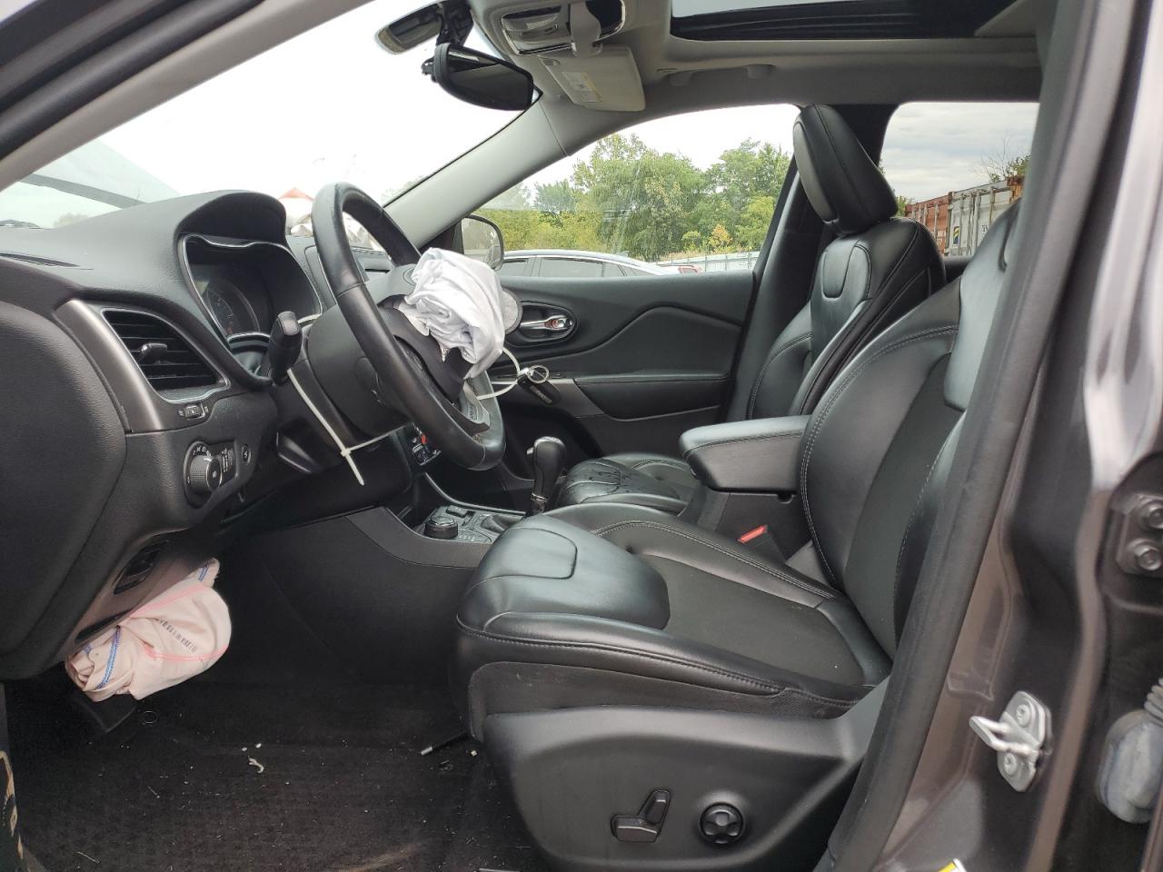 2019 Jeep Cherokee Latitude Plus Gray vin: 1C4PJMLB9KD167095