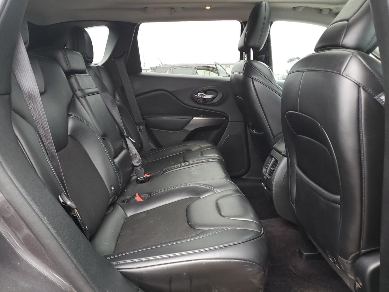 2019 Jeep Cherokee Latitude Plus Gray vin: 1C4PJMLB9KD167095