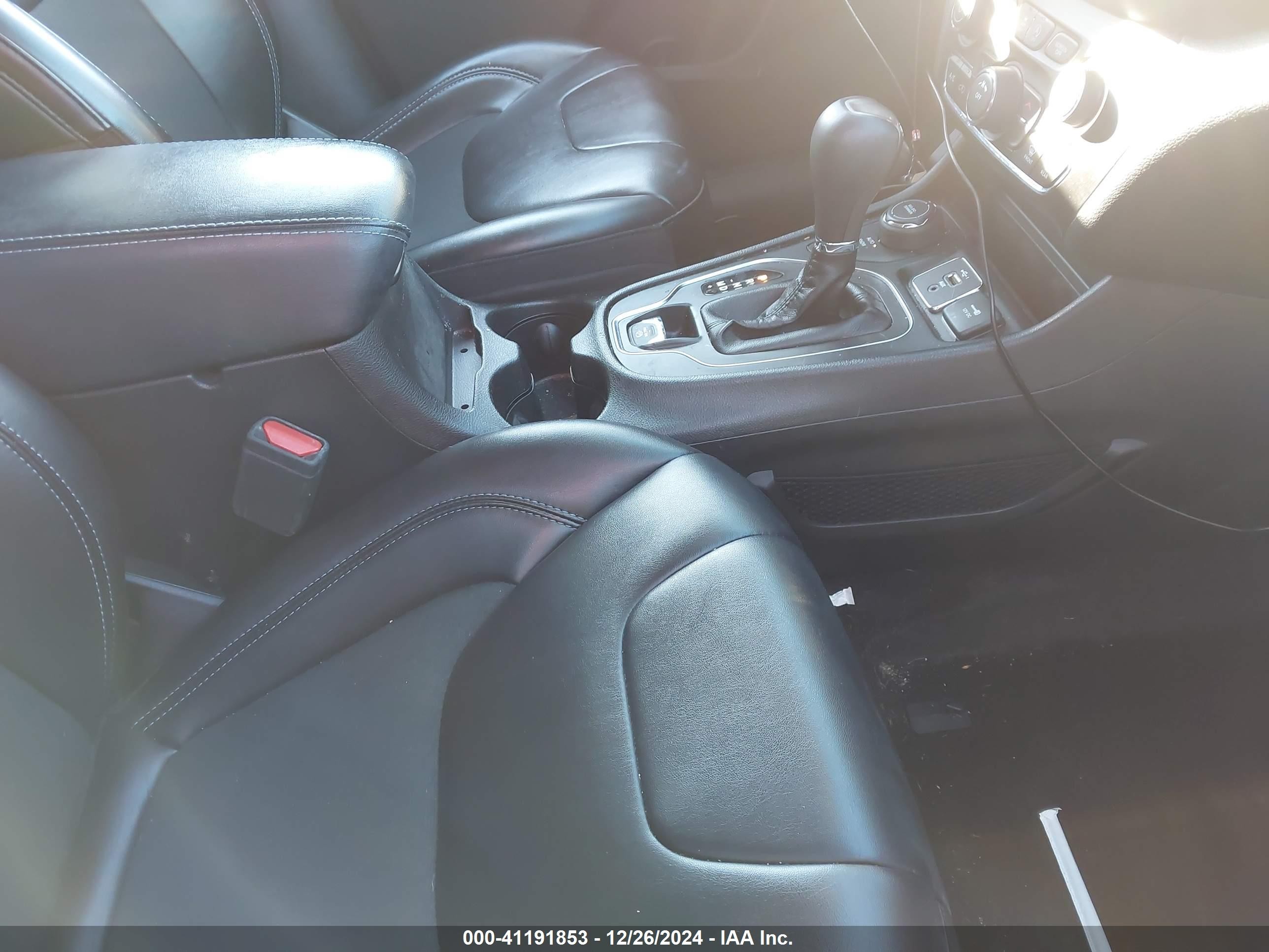 2019 Jeep Cherokee Latitude Plus 4x4 Black vin: 1C4PJMLB9KD351646