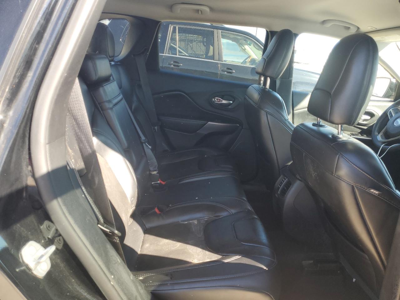 2019 Jeep Cherokee Latitude Plus   Black vin: 1C4PJMLB9KD393752