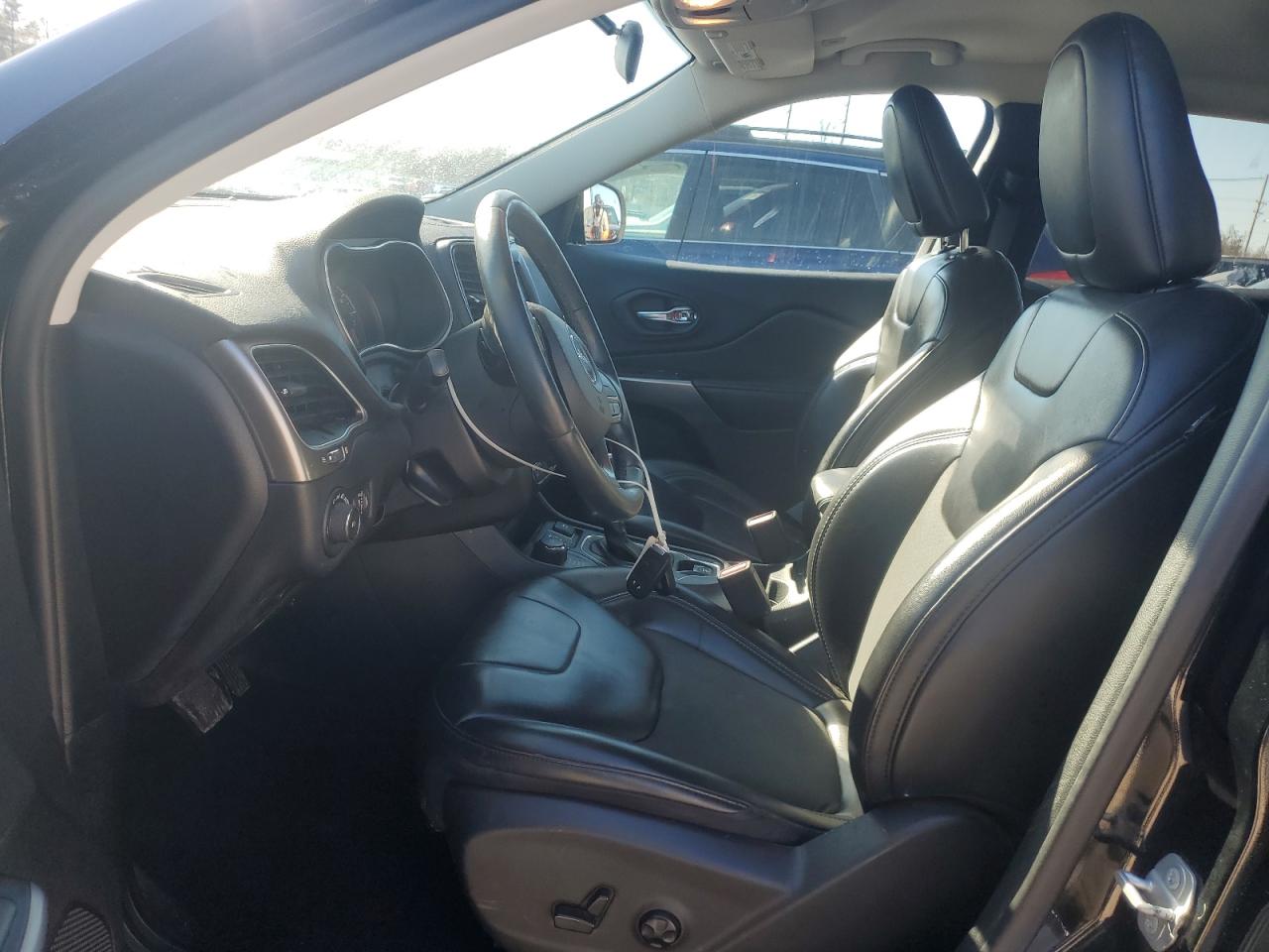 2019 Jeep Cherokee Latitude Plus   Black vin: 1C4PJMLB9KD393752