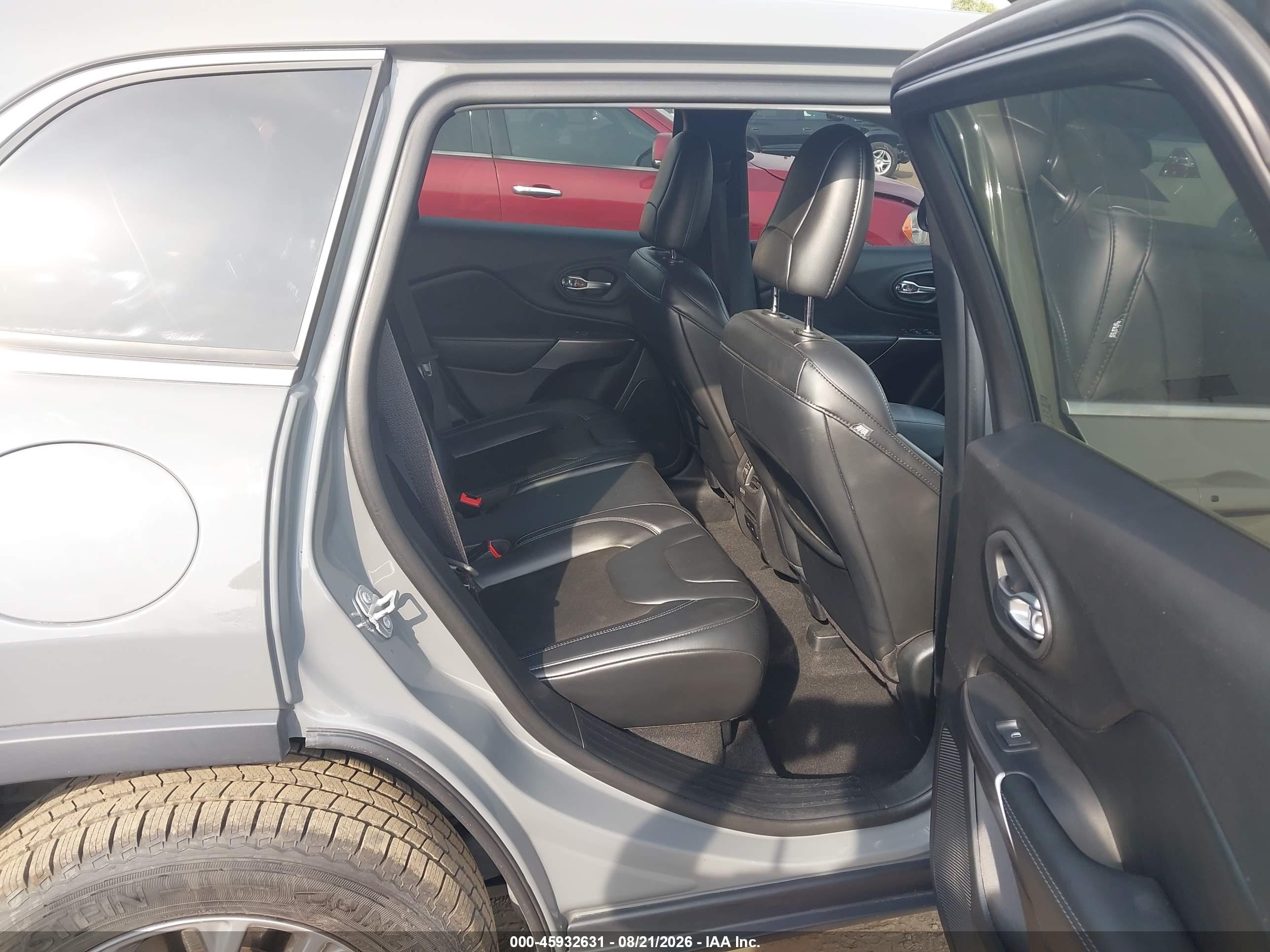 2020 Jeep Cherokee Latitude Plus 4x4 Gray vin: 1C4PJMLB9LD612176