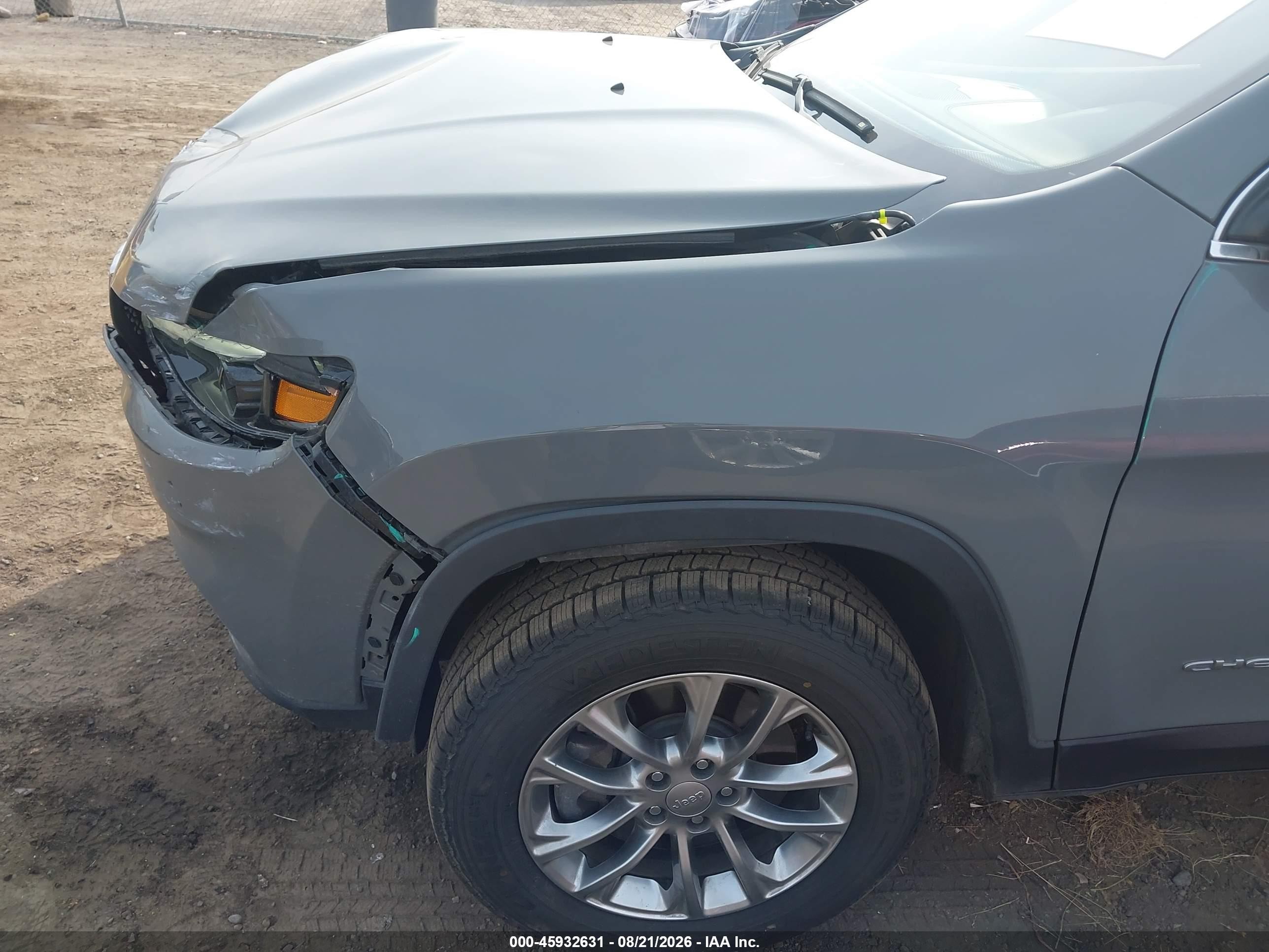 2020 Jeep Cherokee Latitude Plus 4x4 Gray vin: 1C4PJMLB9LD612176