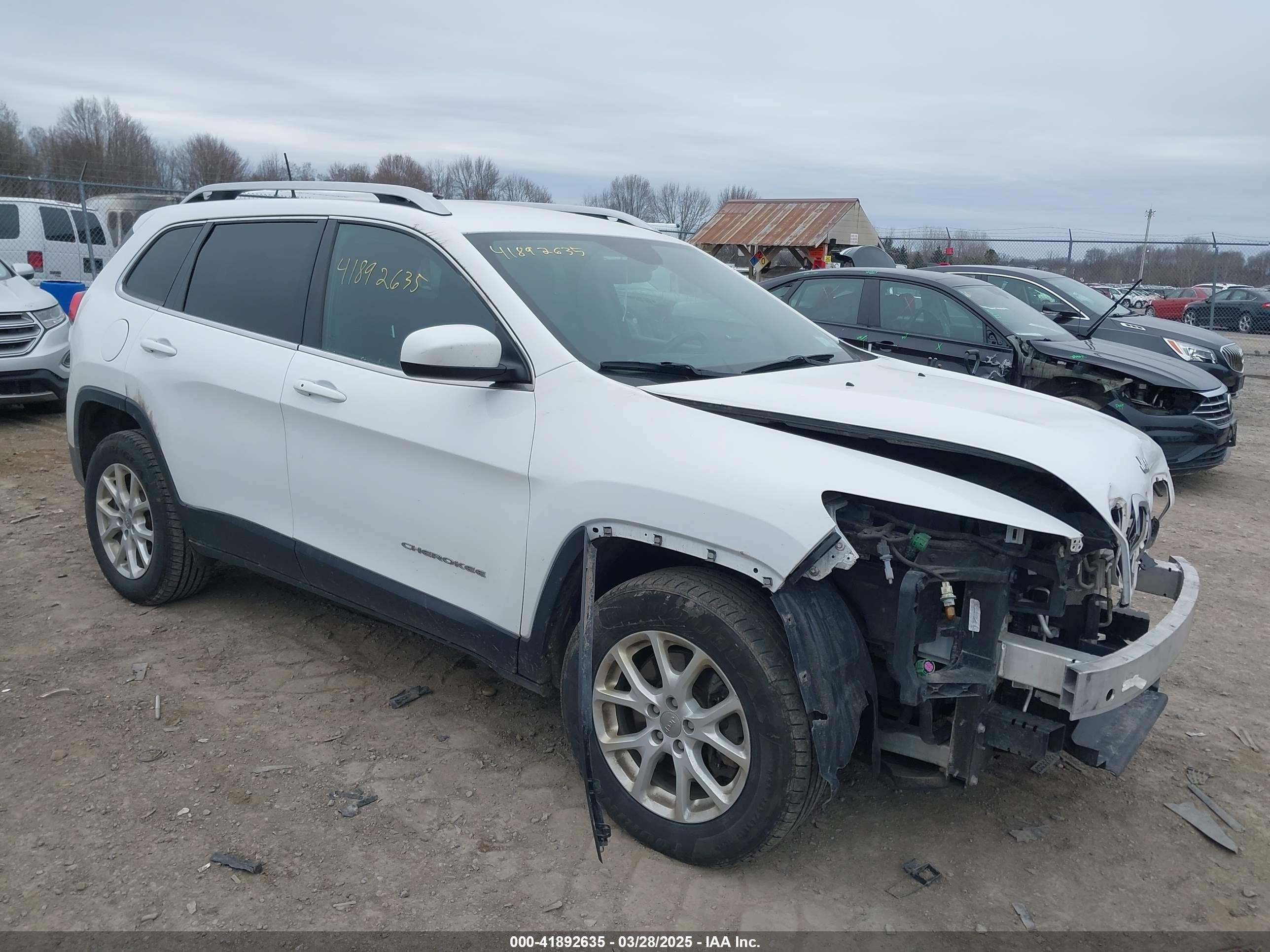 2018 Jeep Cherokee Latitude Plus 4x4 White vin: 1C4PJMLBXJD598592