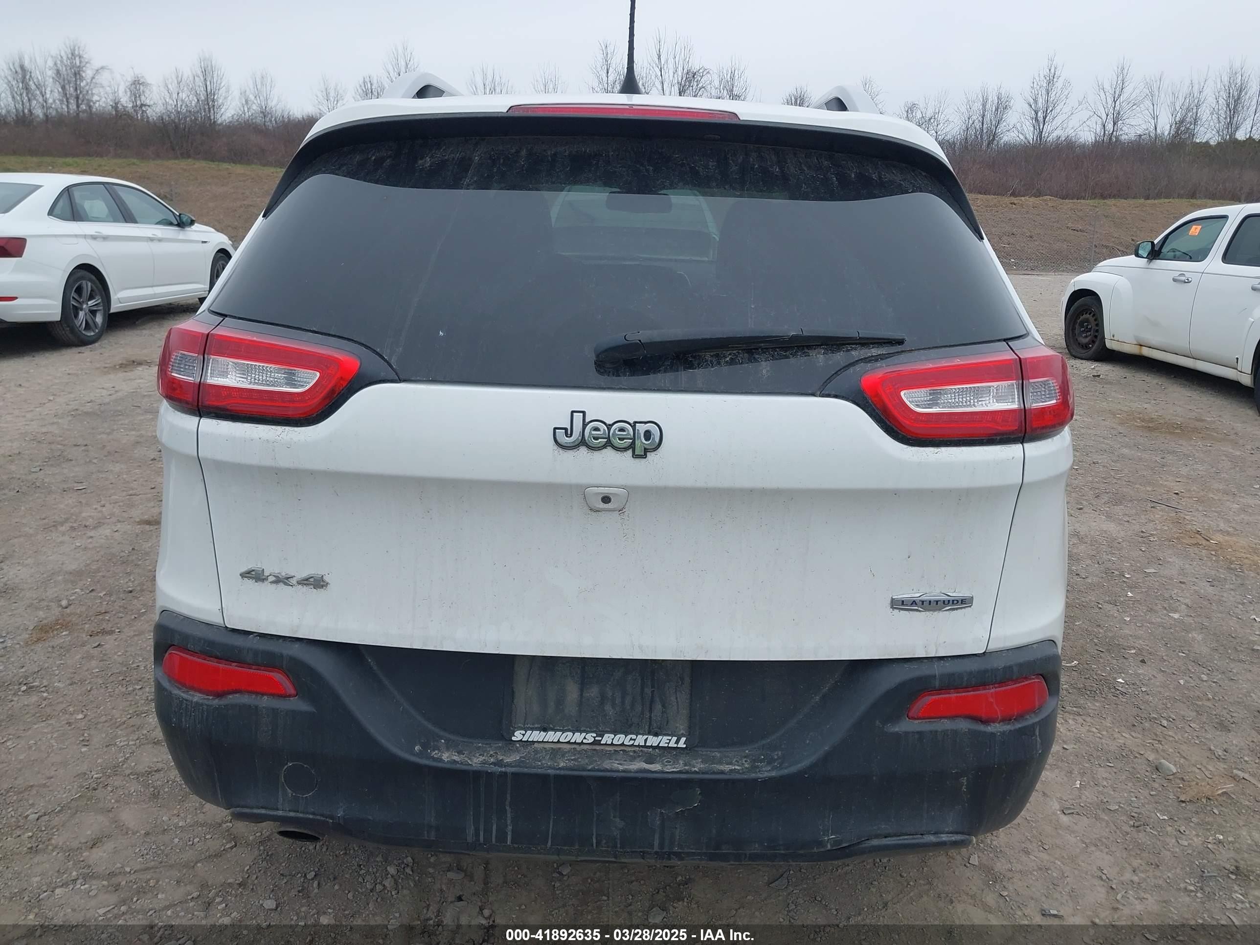 2018 Jeep Cherokee Latitude Plus 4x4 White vin: 1C4PJMLBXJD598592