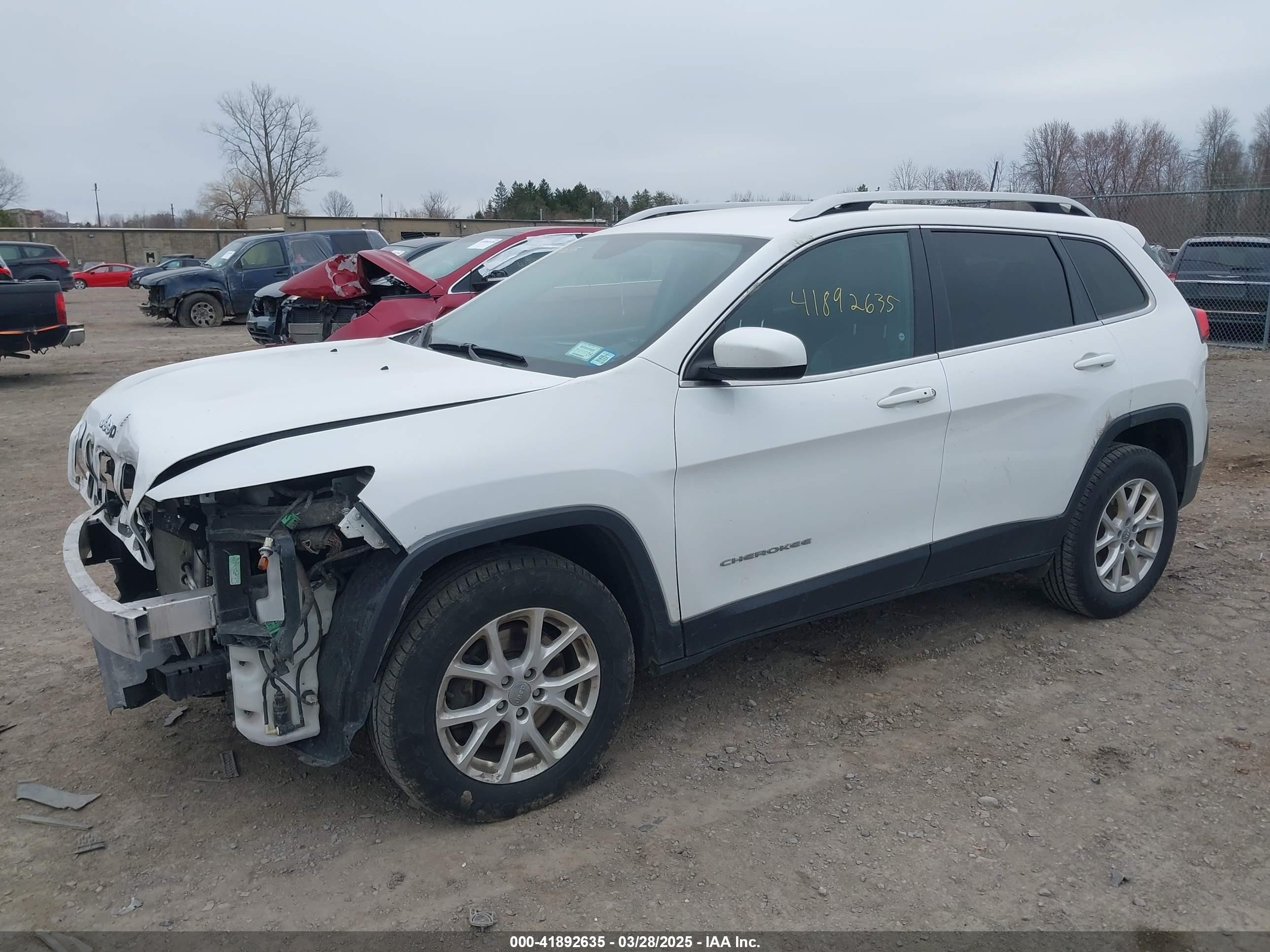 2018 Jeep Cherokee Latitude Plus 4x4 White vin: 1C4PJMLBXJD598592