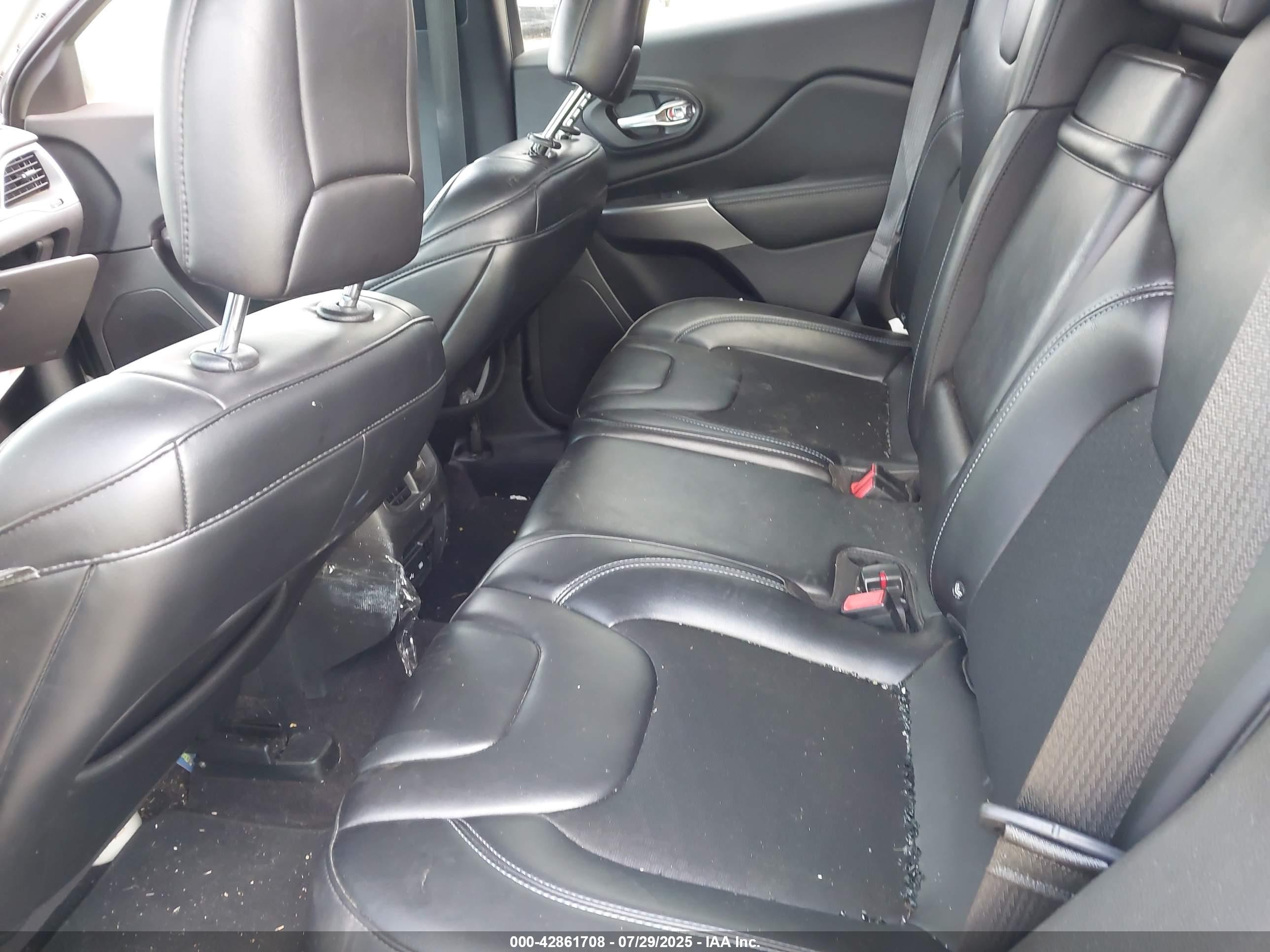 2019 Jeep Cherokee Latitude Plus 4x4 Белый vin: 1C4PJMLBXKD139984