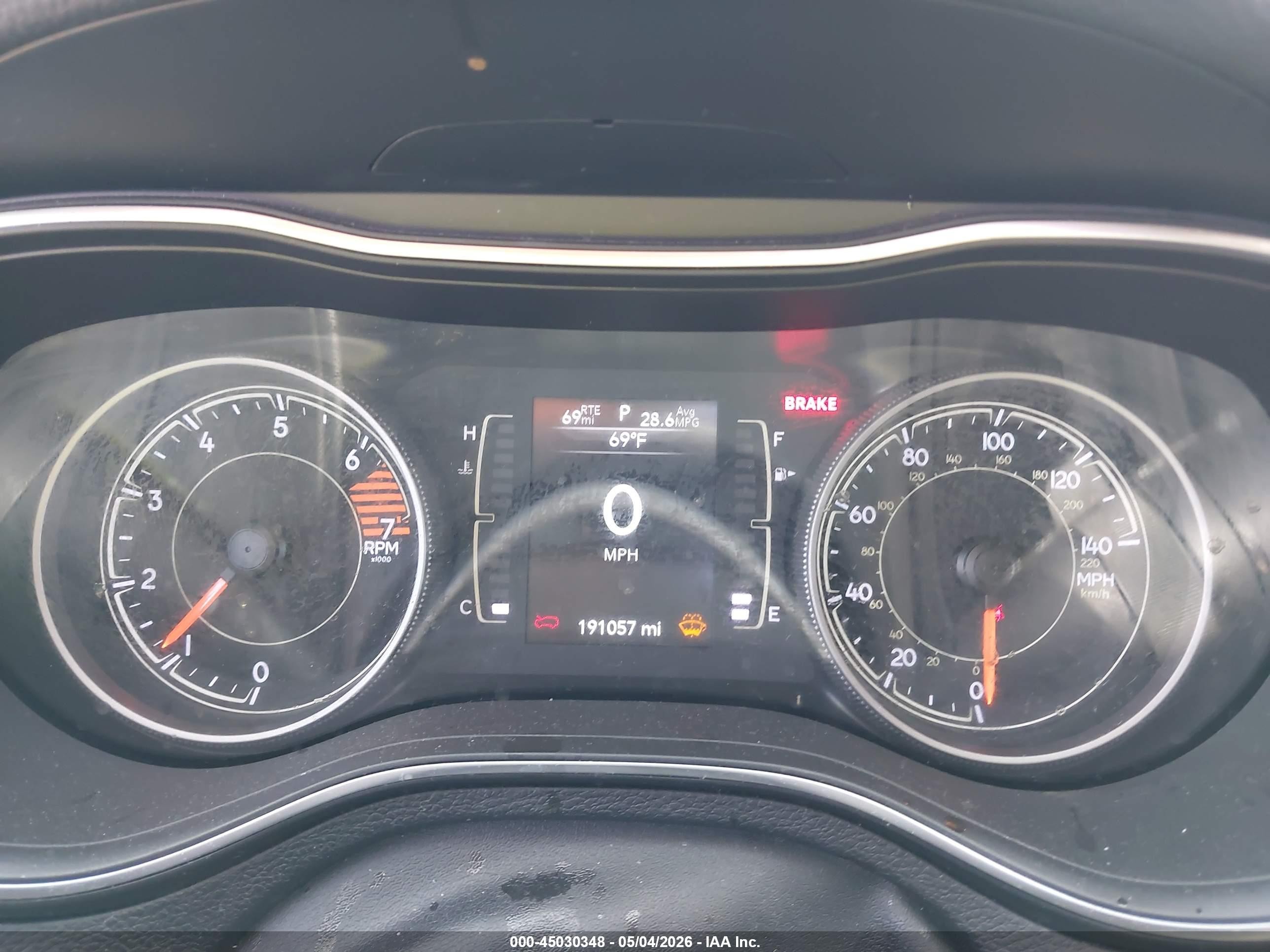 2019 Jeep Cherokee Latitude Plus 4x4 Gray vin: 1C4PJMLBXKD195018