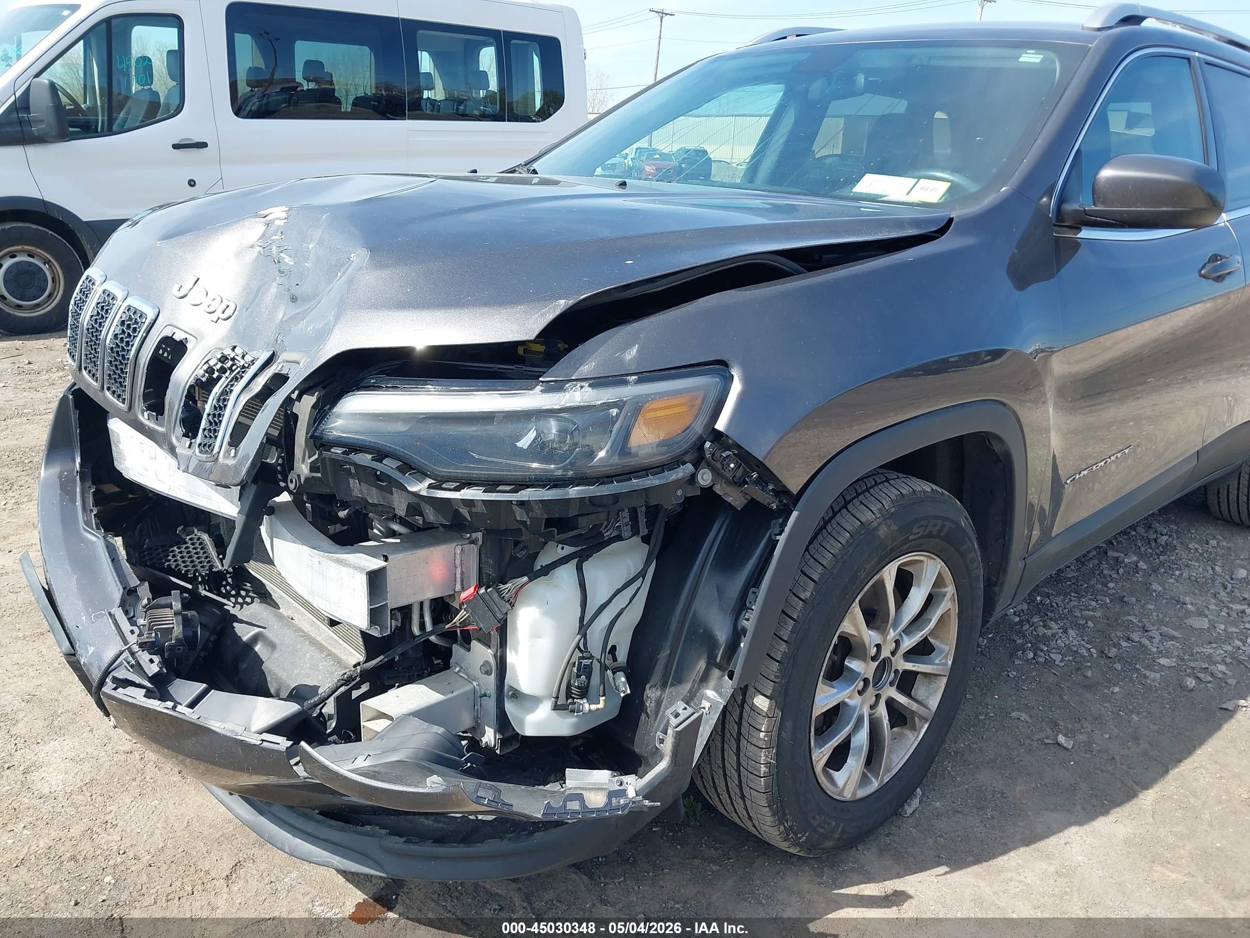 2019 Jeep Cherokee Latitude Plus 4x4 Gray vin: 1C4PJMLBXKD195018