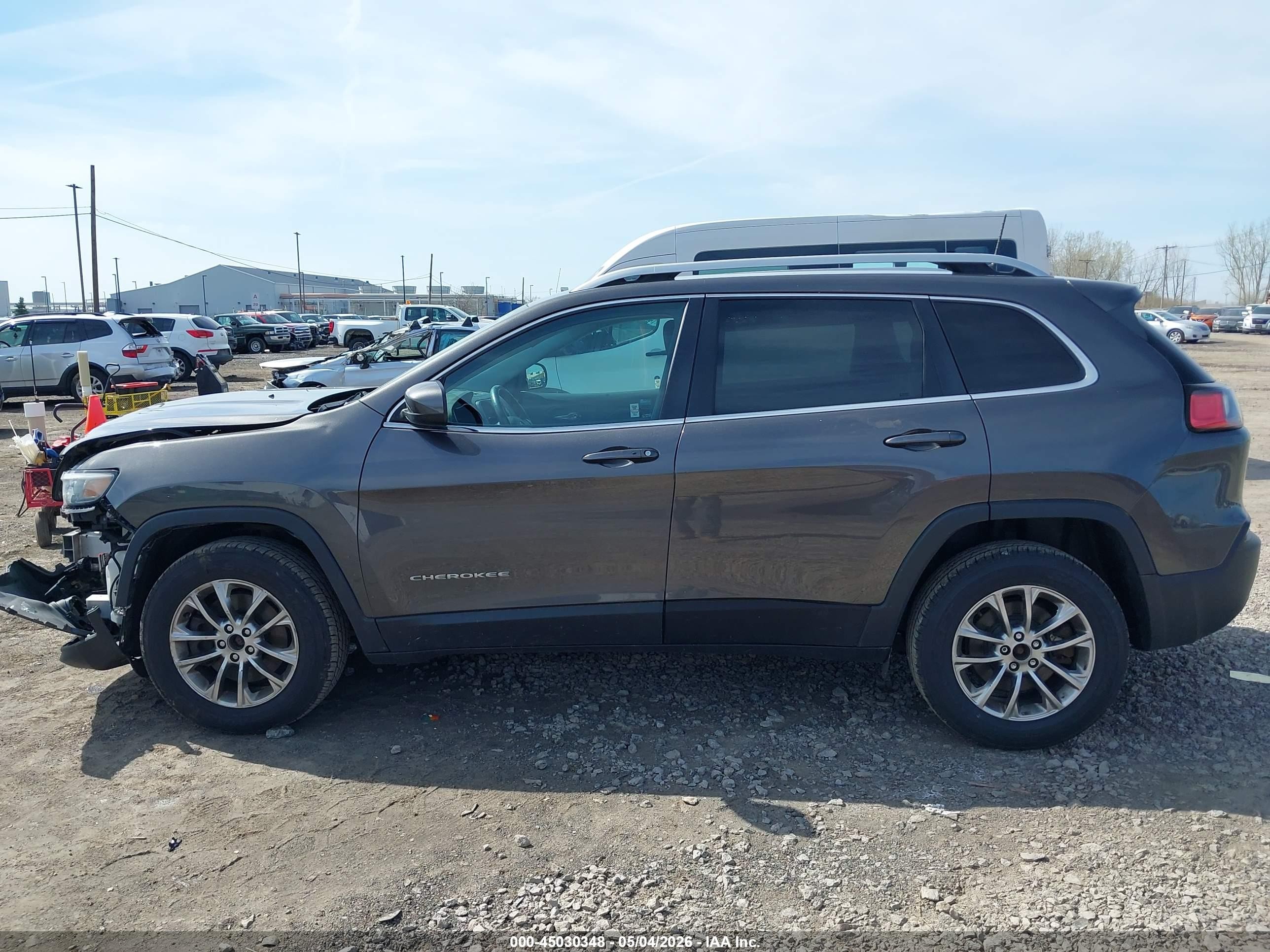 2019 Jeep Cherokee Latitude Plus 4x4 Gray vin: 1C4PJMLBXKD195018