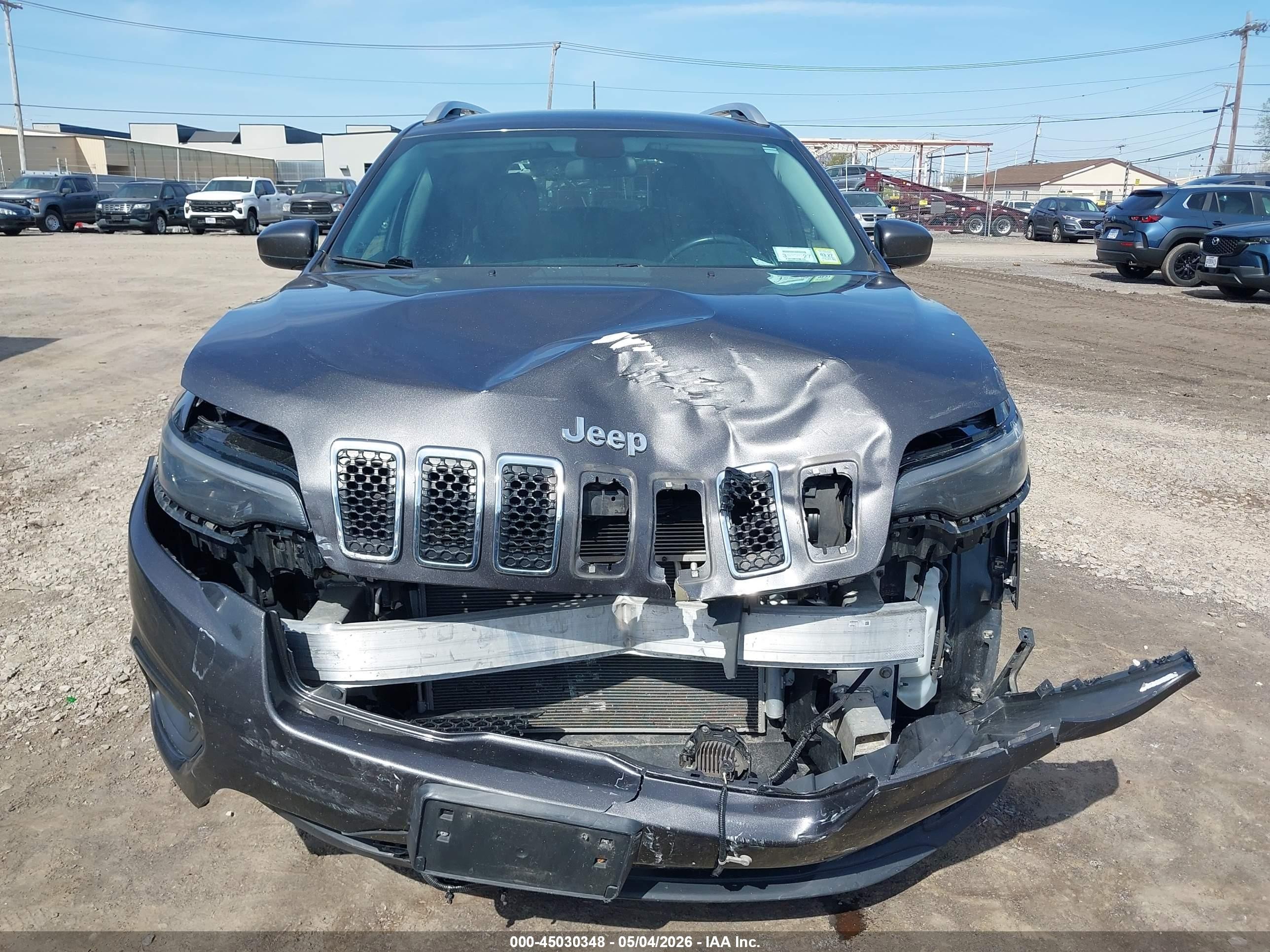 2019 Jeep Cherokee Latitude Plus 4x4 Gray vin: 1C4PJMLBXKD195018
