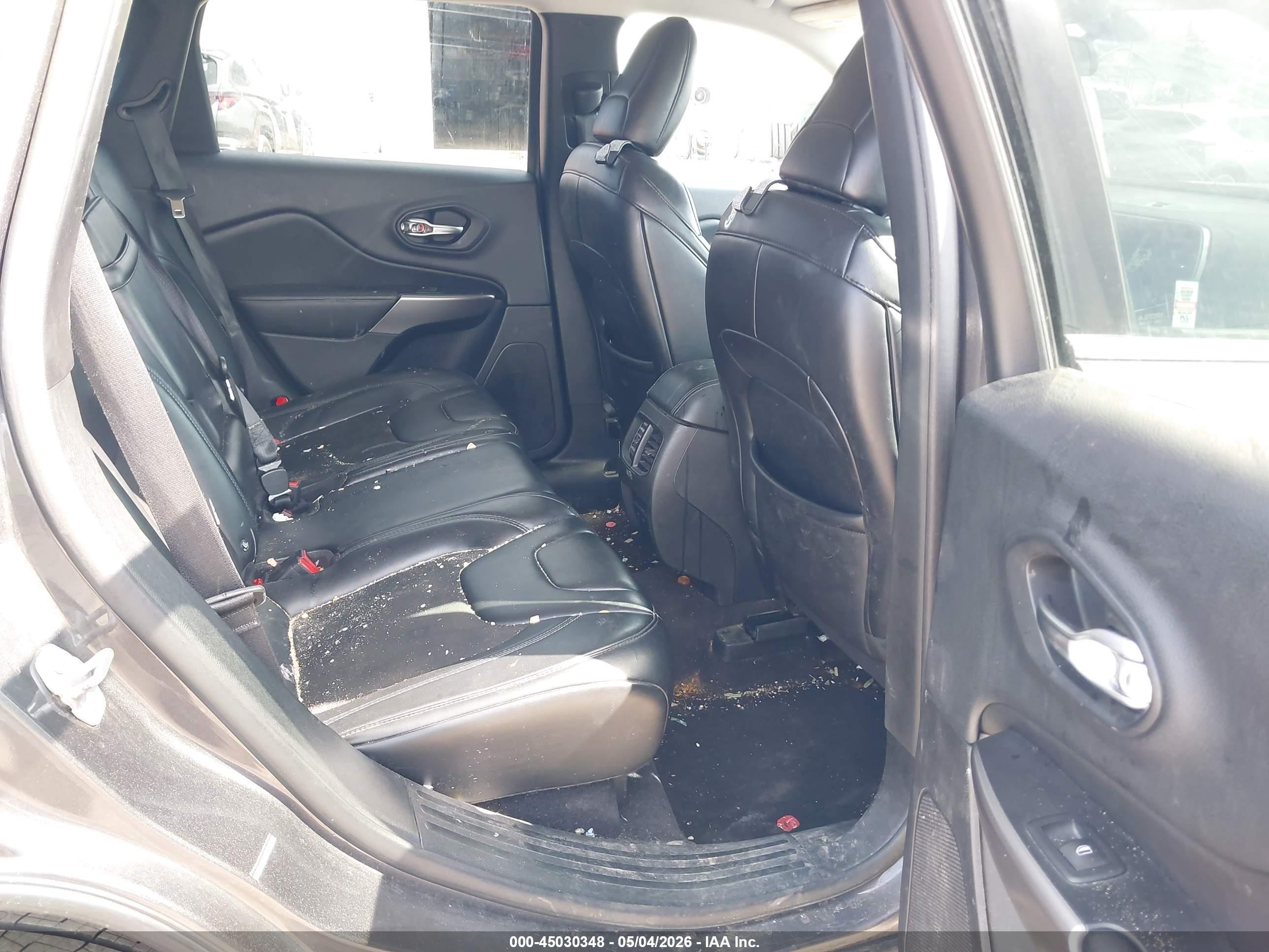 2019 Jeep Cherokee Latitude Plus 4x4 Gray vin: 1C4PJMLBXKD195018