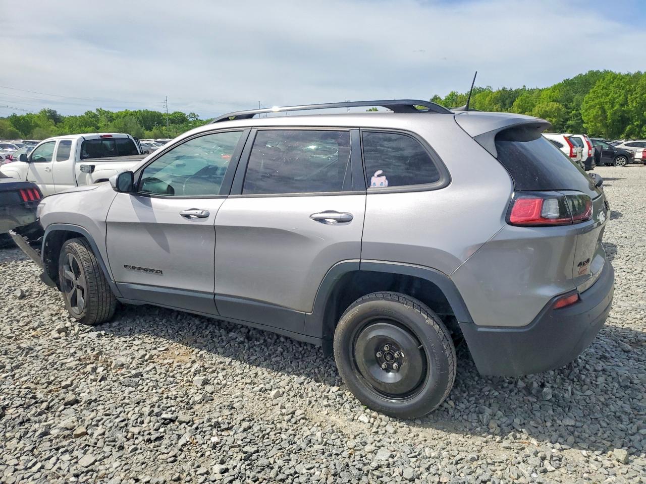2021 Jeep Cherokee Latitude Plus Silver vin: 1C4PJMLBXMD142404