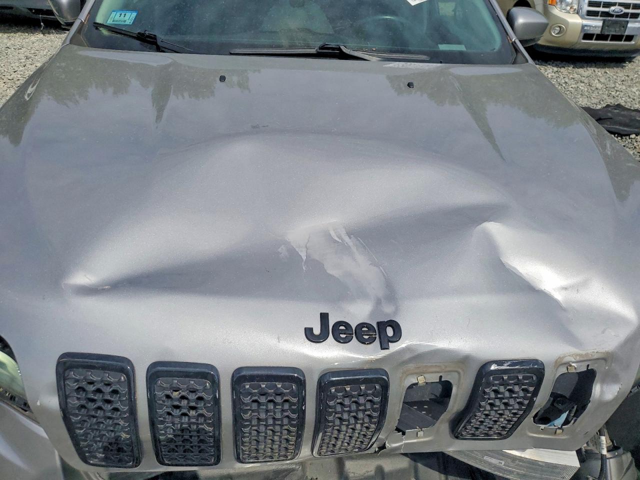 2021 Jeep Cherokee Latitude Plus Silver vin: 1C4PJMLBXMD142404