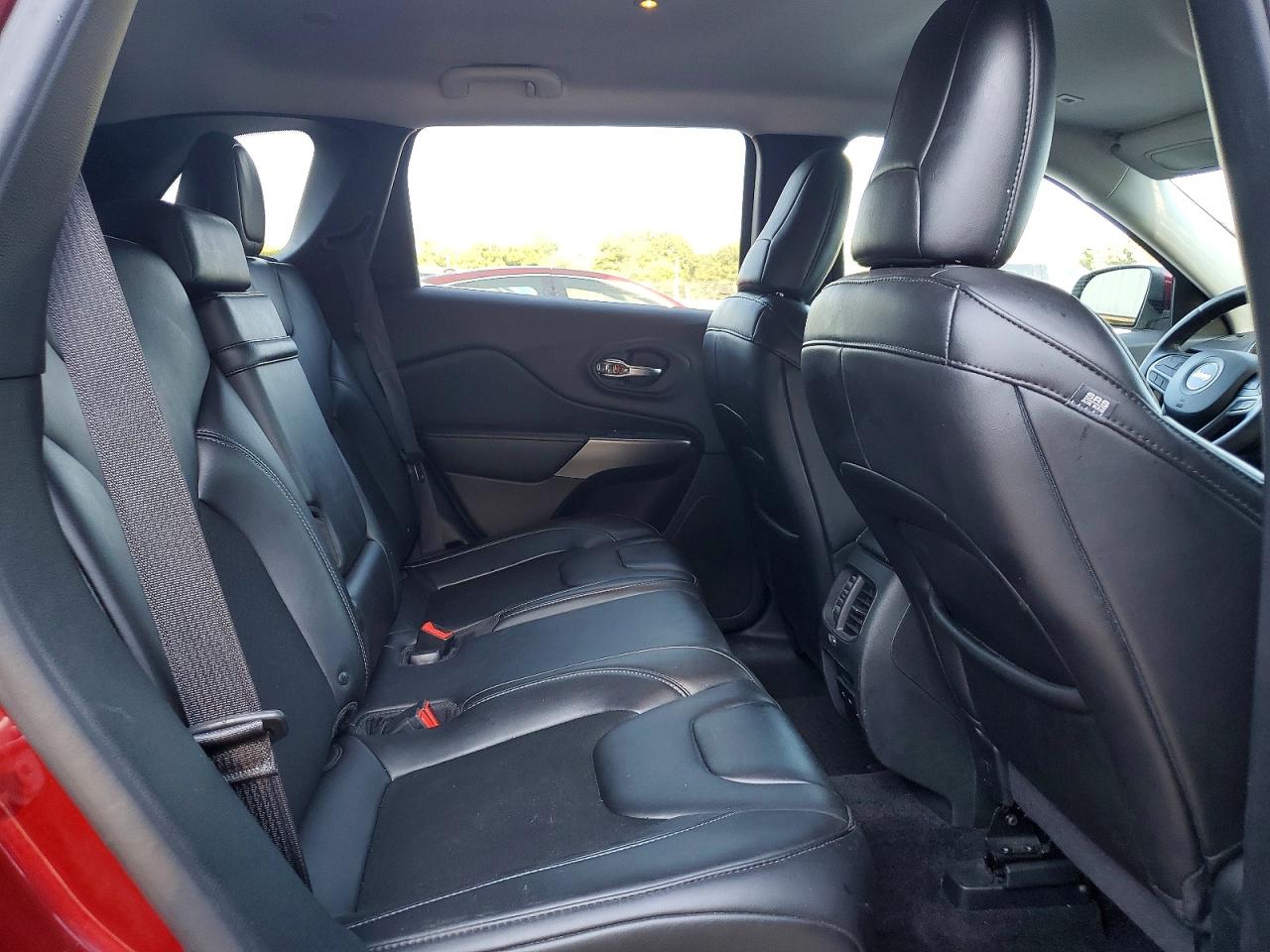 2019 Jeep Cherokee Latitude Plus Red vin: 1C4PJMLN2KD224490