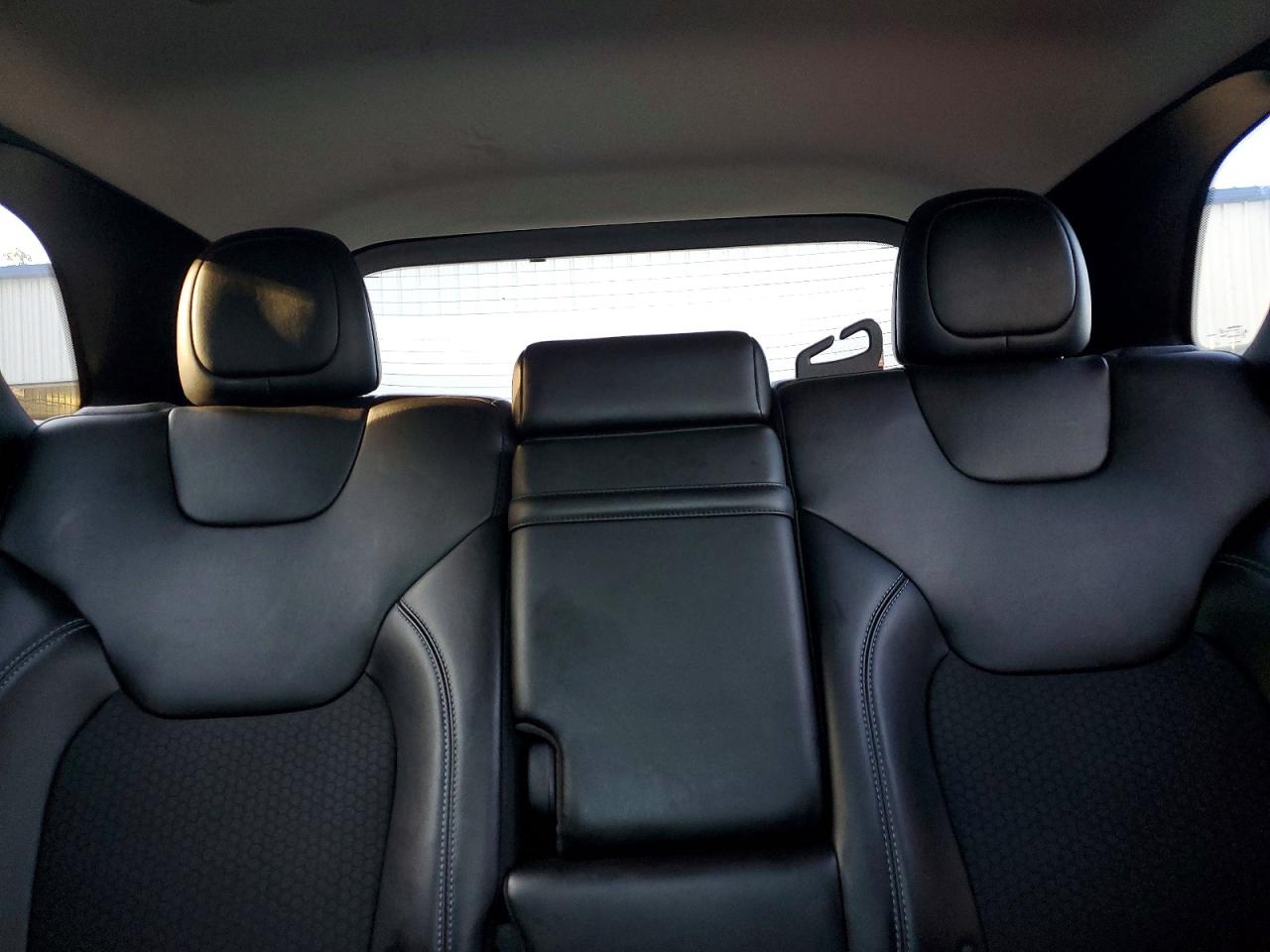 2019 Jeep Cherokee Latitude Plus Red vin: 1C4PJMLN2KD224490