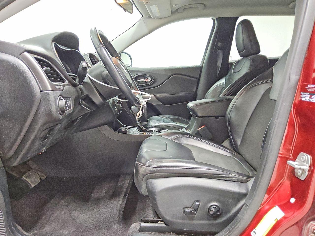 2019 Jeep Cherokee Latitude Plus Red vin: 1C4PJMLN3KD224384