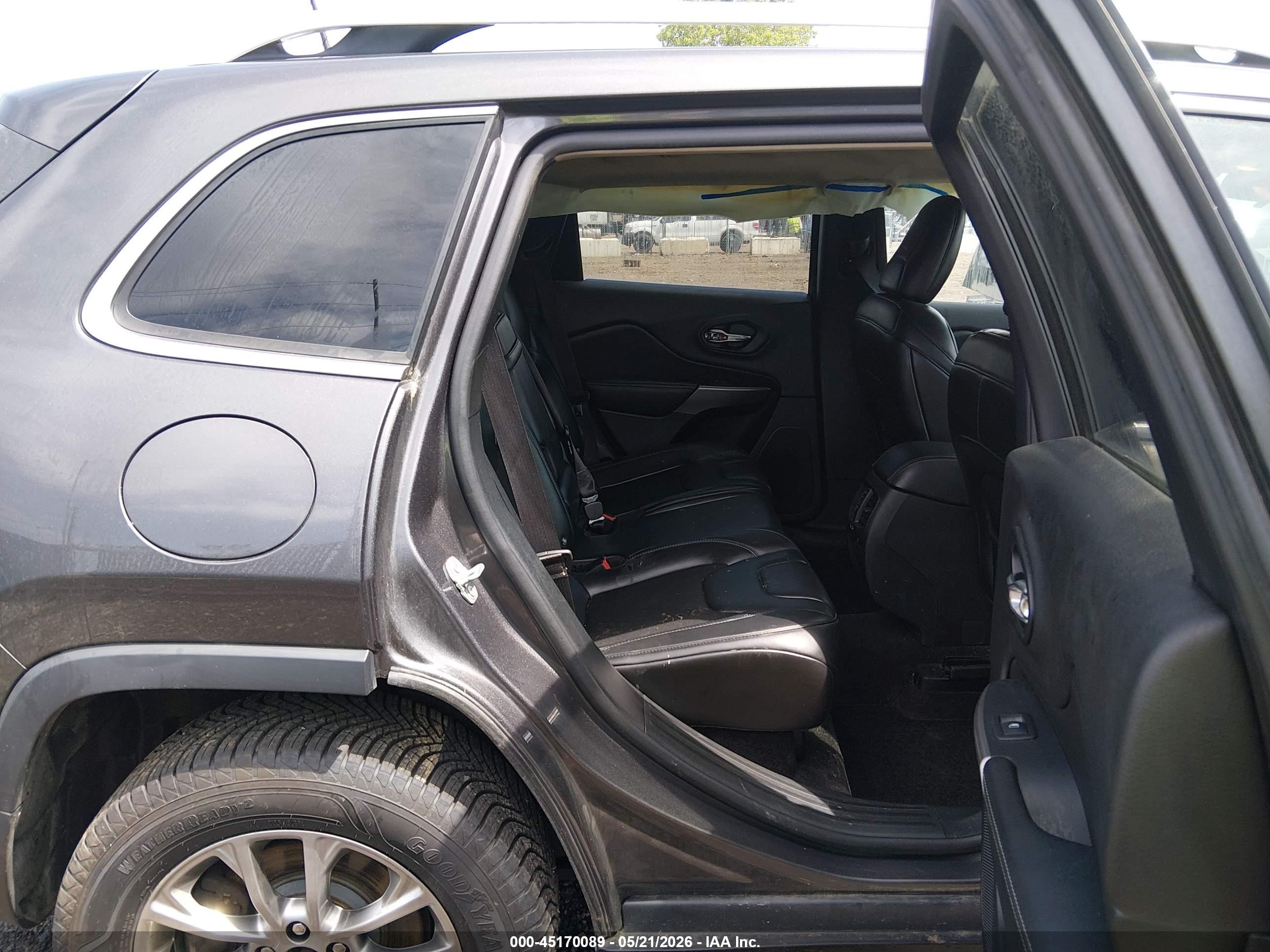 2019 Jeep Cherokee Latitude Plus 4x4 Black vin: 1C4PJMLN6KD123601