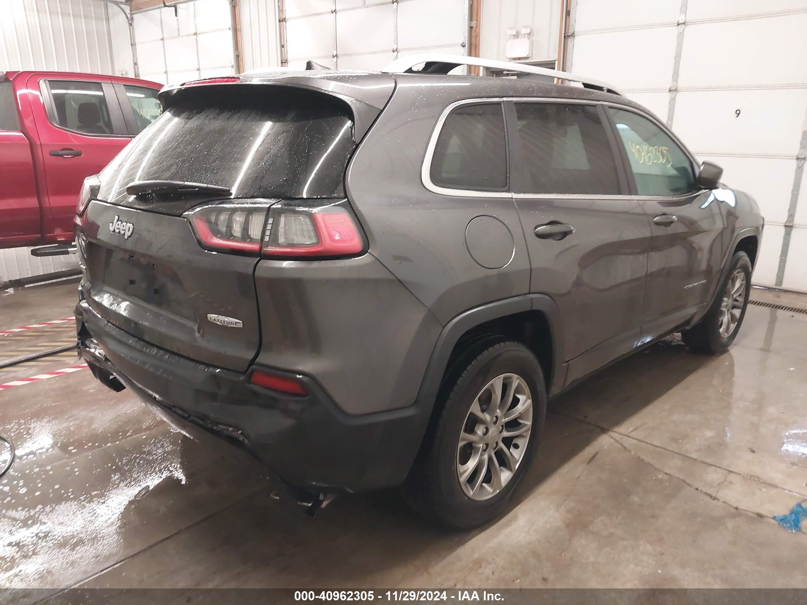 2019 Jeep Cherokee Latitude Plus 4x4 Gray vin: 1C4PJMLX0KD105810