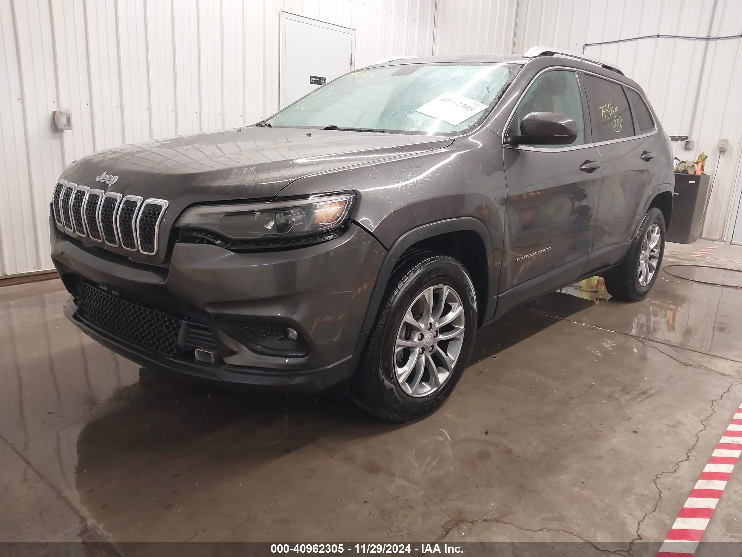 2019 Jeep Cherokee Latitude Plus 4x4 Gray vin: 1C4PJMLX0KD105810