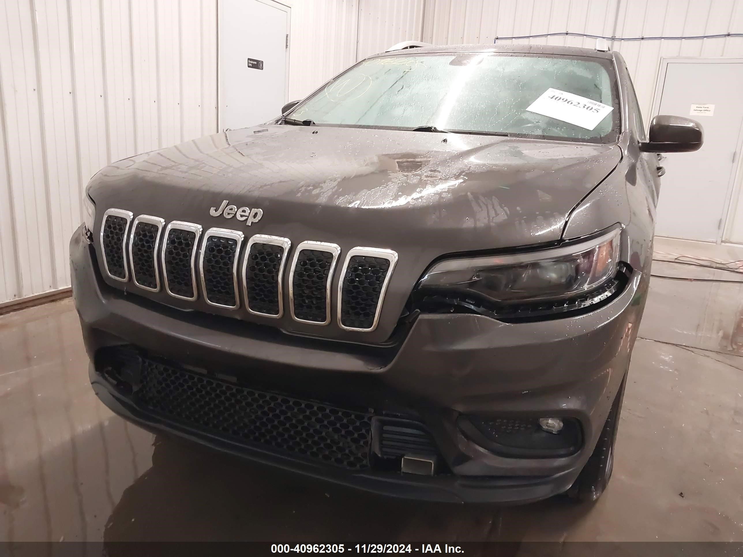 2019 Jeep Cherokee Latitude Plus 4x4 Gray vin: 1C4PJMLX0KD105810