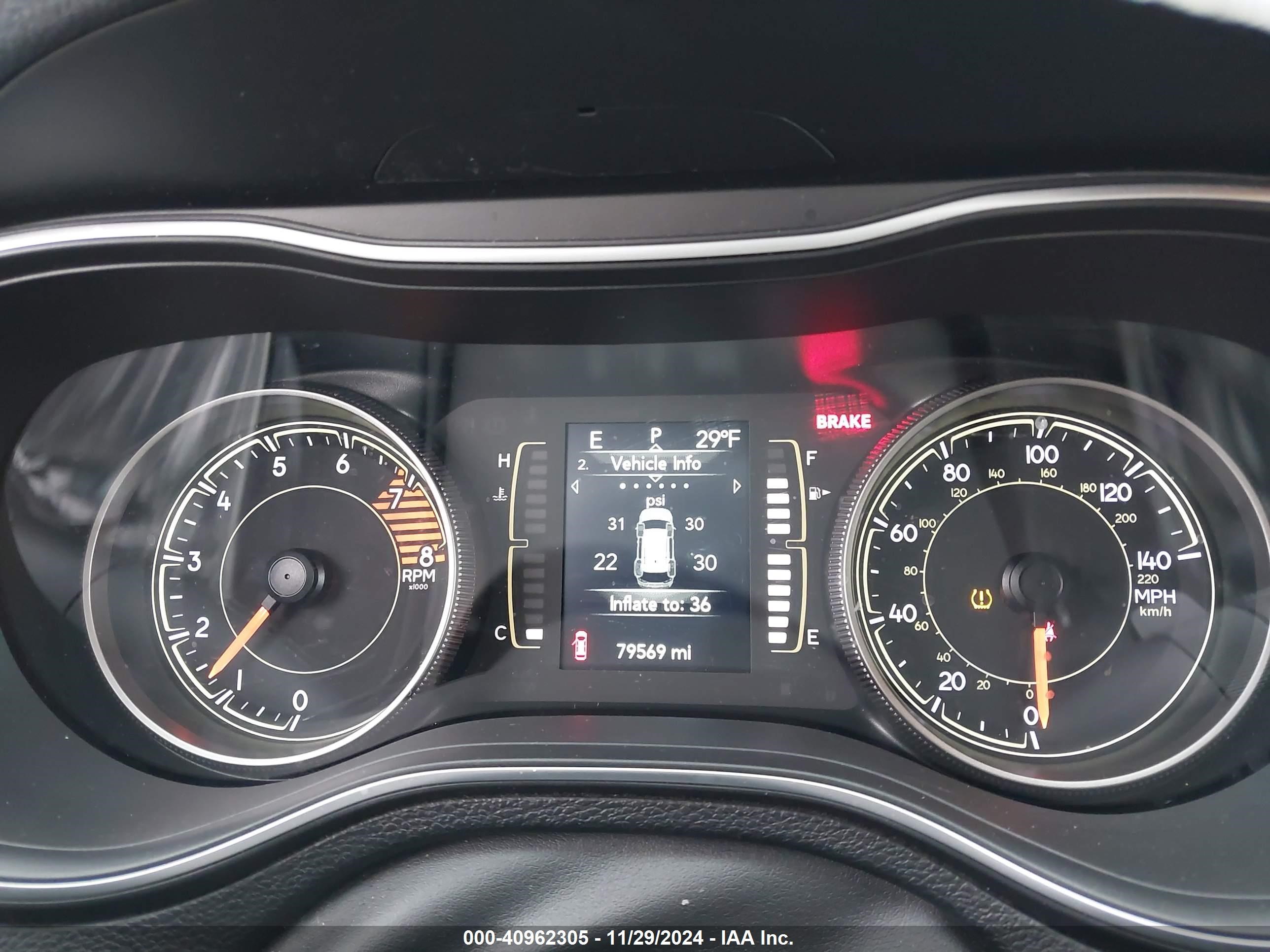 2019 Jeep Cherokee Latitude Plus 4x4 Gray vin: 1C4PJMLX0KD105810