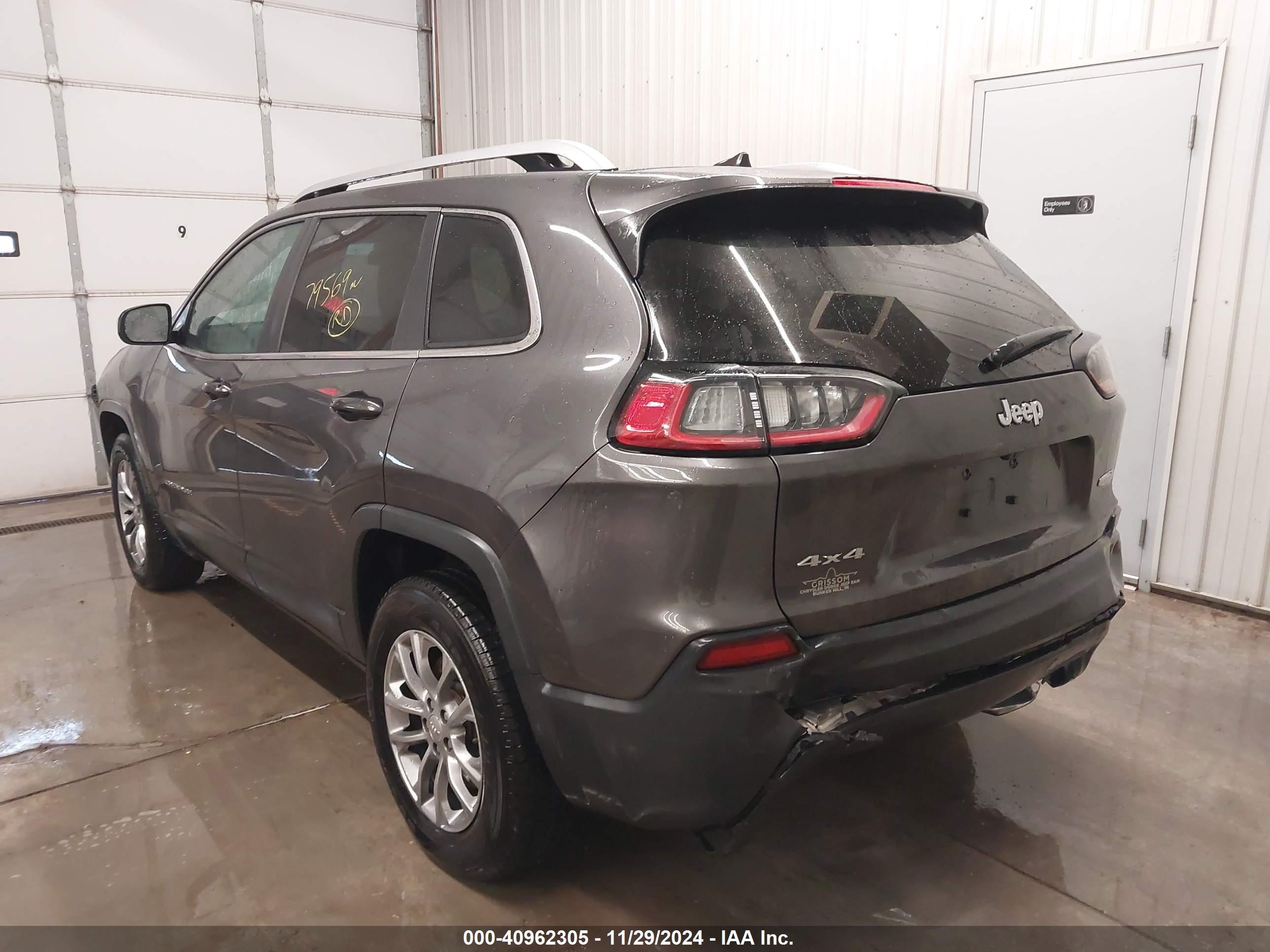 2019 Jeep Cherokee Latitude Plus 4x4 Gray vin: 1C4PJMLX0KD105810
