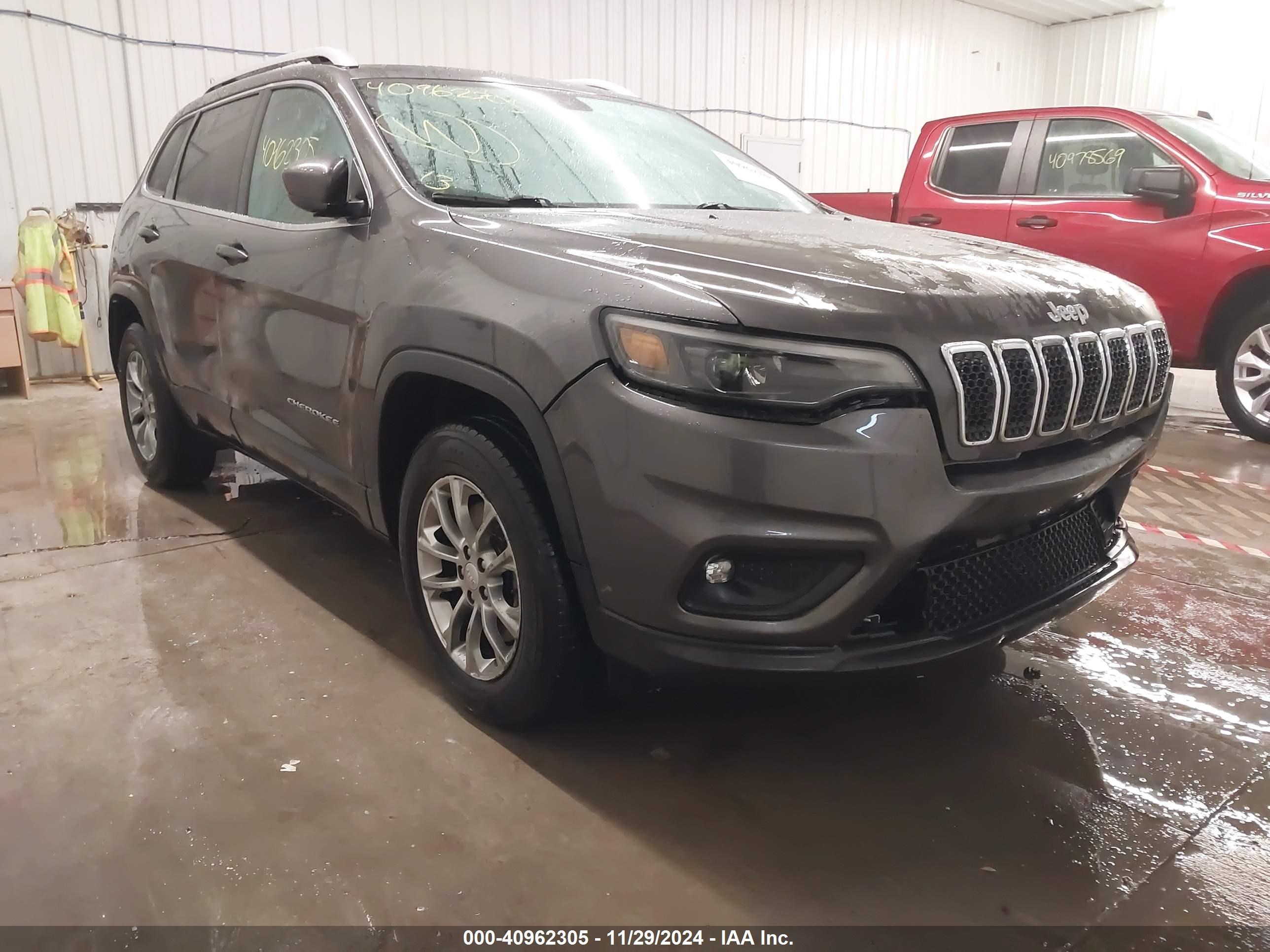 2019 Jeep Cherokee Latitude Plus 4x4 Gray vin: 1C4PJMLX0KD105810