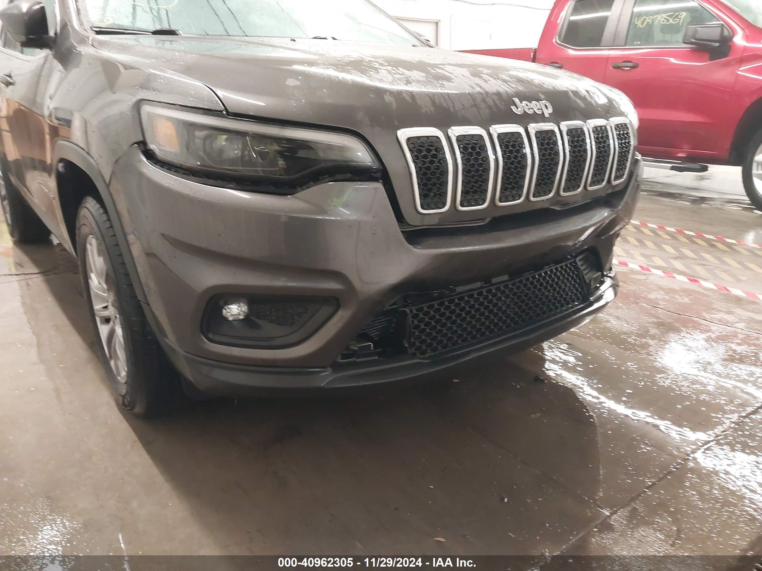 2019 Jeep Cherokee Latitude Plus 4x4 Gray vin: 1C4PJMLX0KD105810