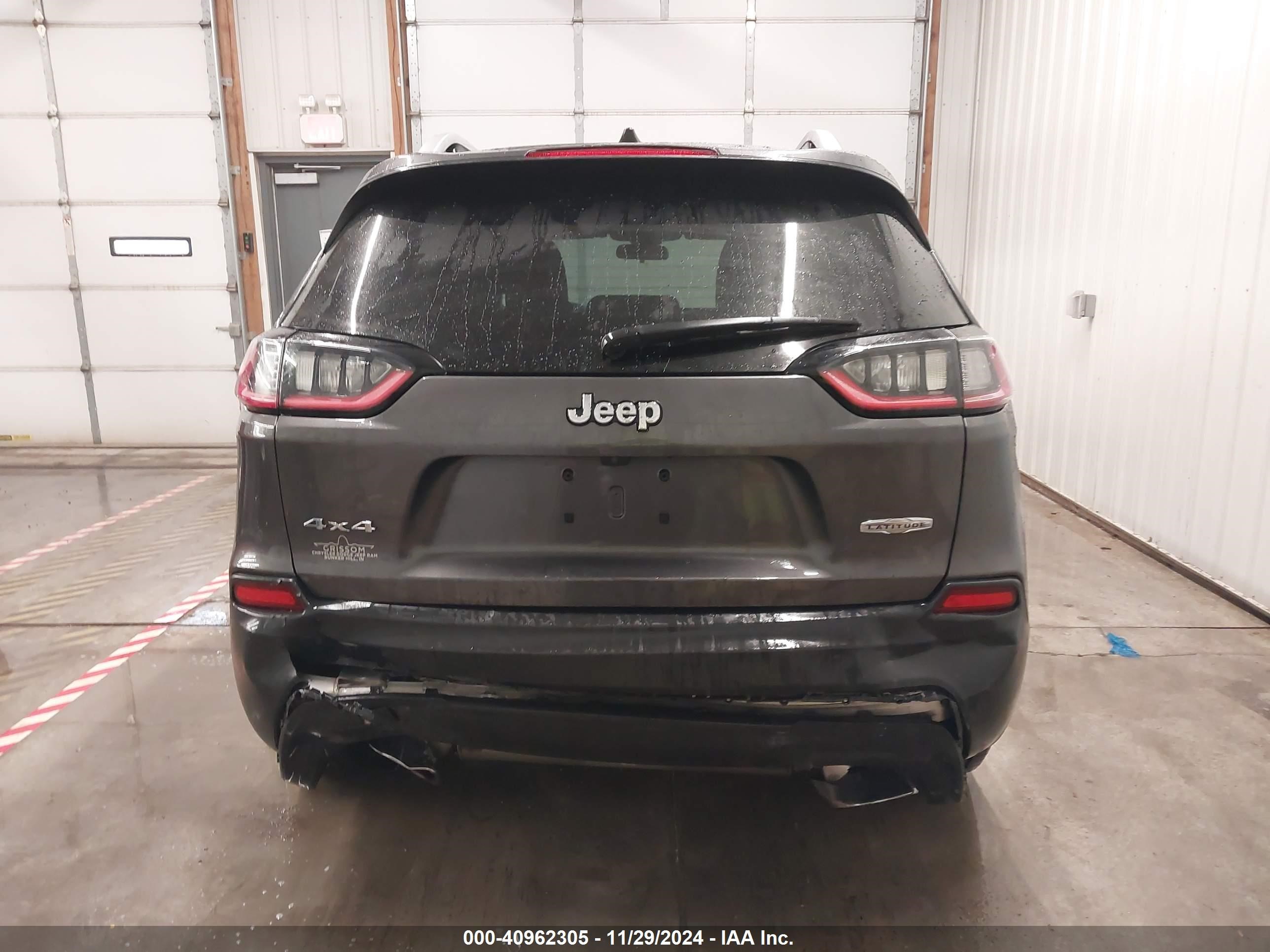 2019 Jeep Cherokee Latitude Plus 4x4 Gray vin: 1C4PJMLX0KD105810