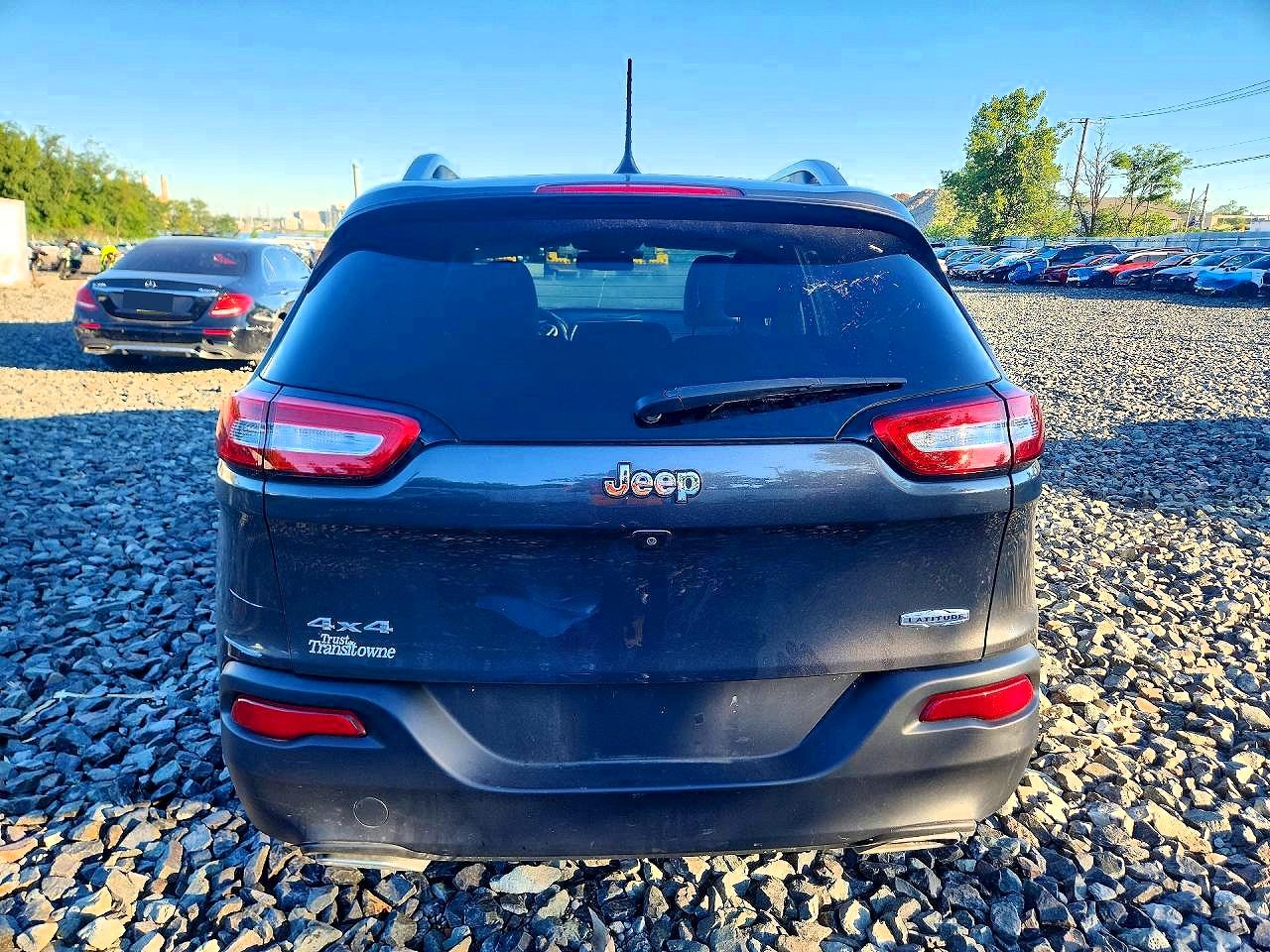 2018 Jeep Cherokee Latitude Plus Gray vin: 1C4PJMLX4JD526914