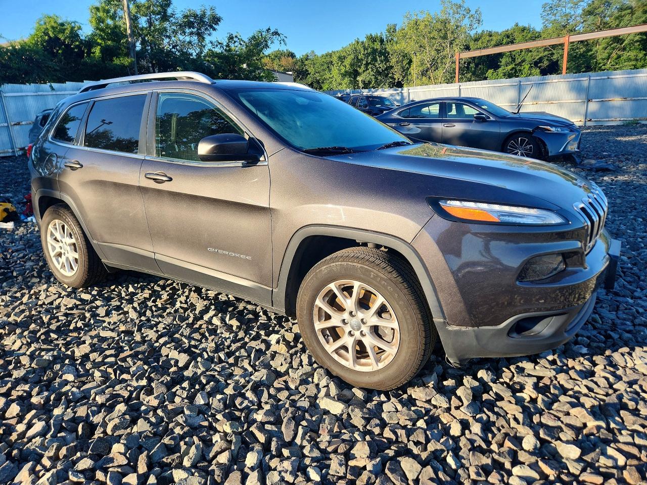 2018 Jeep Cherokee Latitude Plus Gray vin: 1C4PJMLX4JD526914