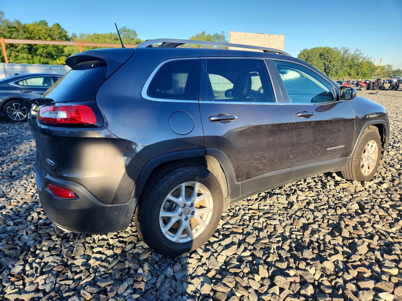 2018 Jeep Cherokee Latitude Plus Gray vin: 1C4PJMLX4JD526914