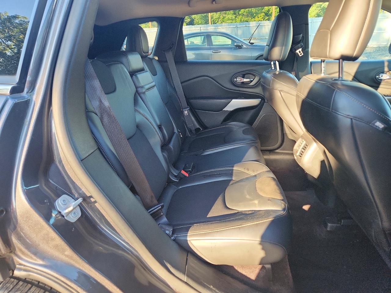 2018 Jeep Cherokee Latitude Plus Gray vin: 1C4PJMLX4JD526914