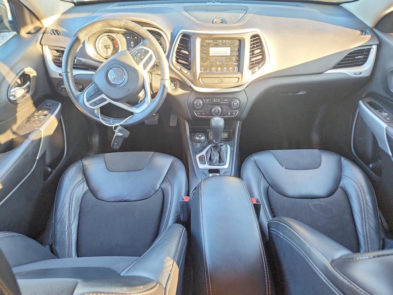 2018 Jeep Cherokee Latitude Plus Gray vin: 1C4PJMLX4JD526914