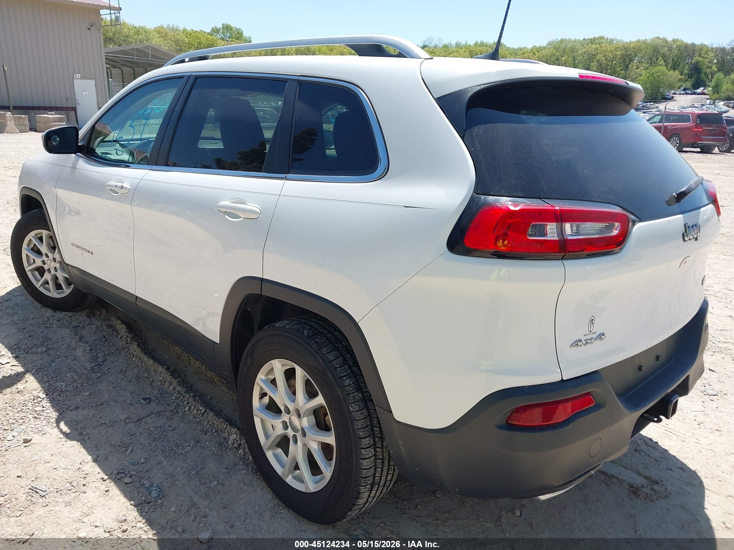 2018 Jeep Cherokee Latitude Plus 4x4 White vin: 1C4PJMLX6JD607462