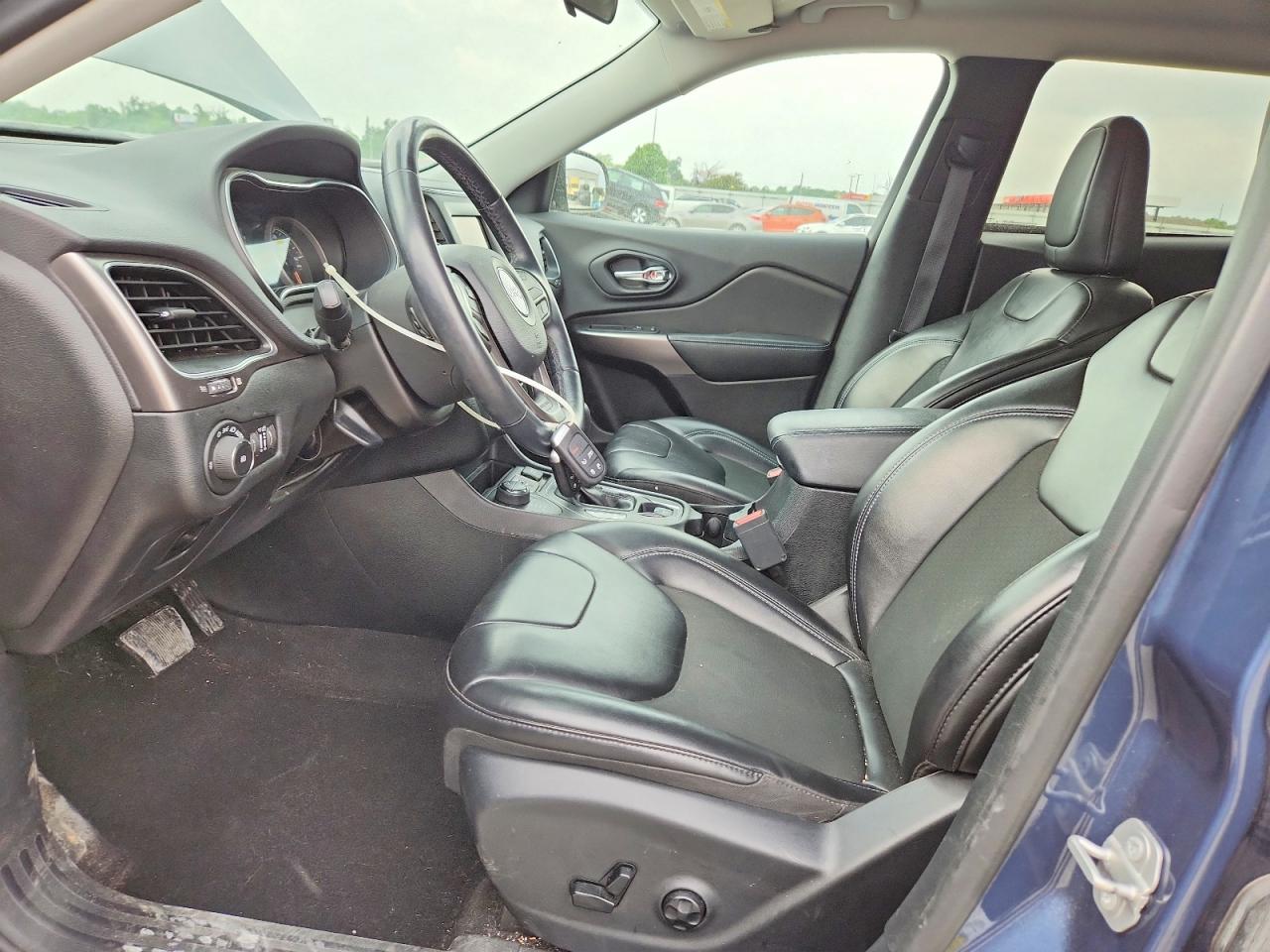 2019 Jeep Cherokee Latitude Plus Blue vin: 1C4PJMLX7KD462935