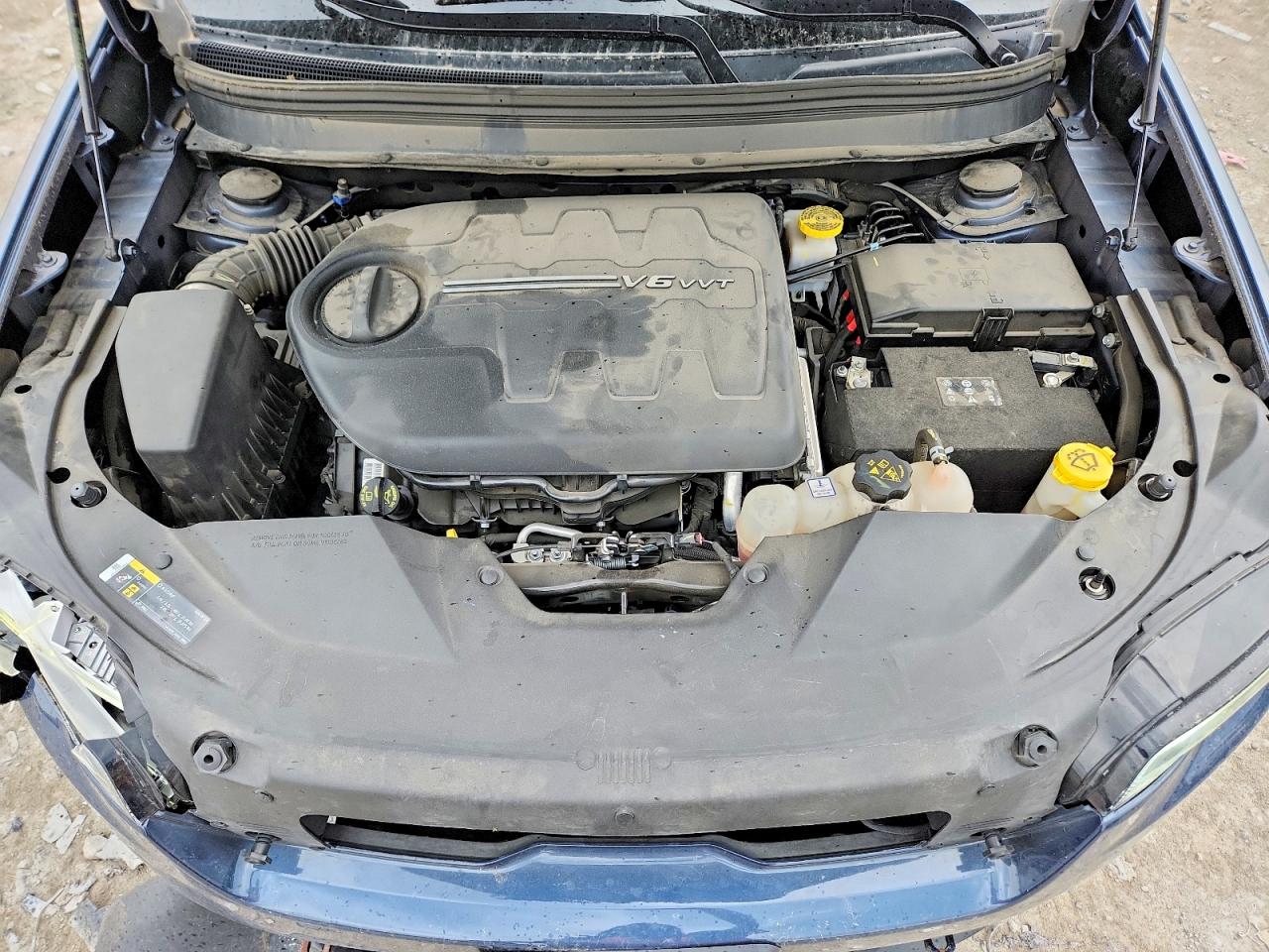 2019 Jeep Cherokee Latitude Plus Blue vin: 1C4PJMLX7KD462935