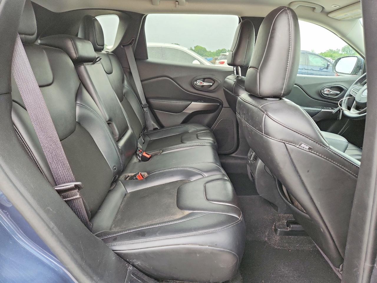 2019 Jeep Cherokee Latitude Plus Blue vin: 1C4PJMLX7KD462935