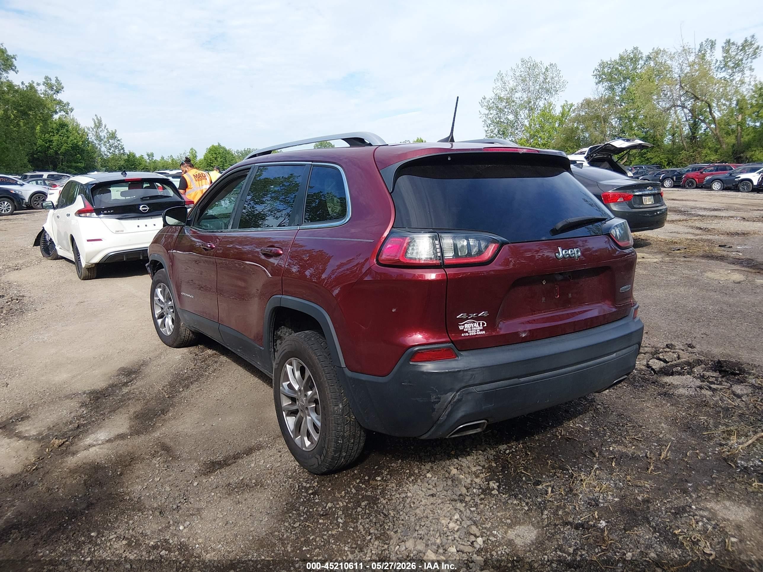 2019 Jeep Cherokee Latitude Plus 4x4 Maroon vin: 1C4PJMLX9KD107393