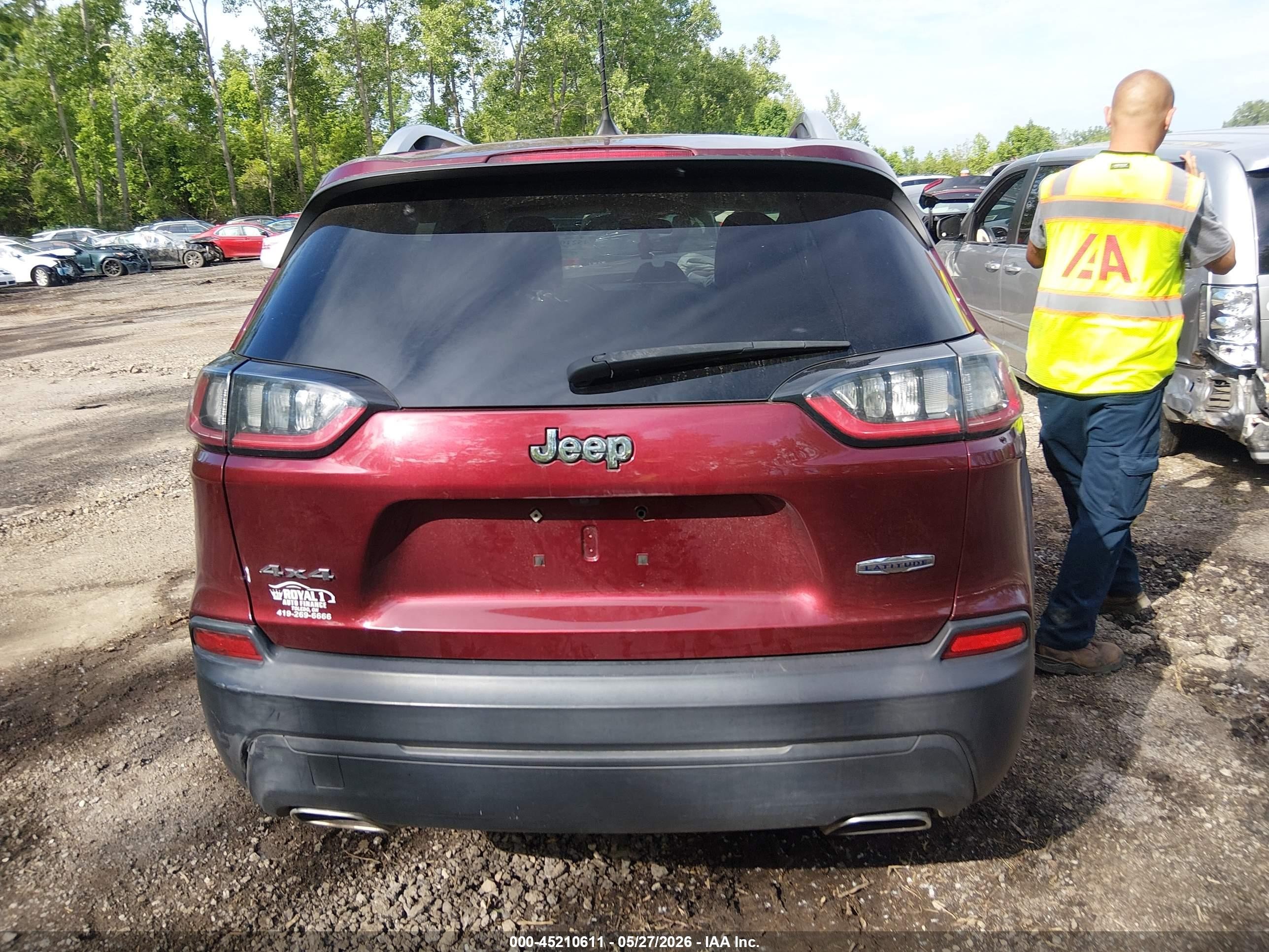 2019 Jeep Cherokee Latitude Plus 4x4 Maroon vin: 1C4PJMLX9KD107393